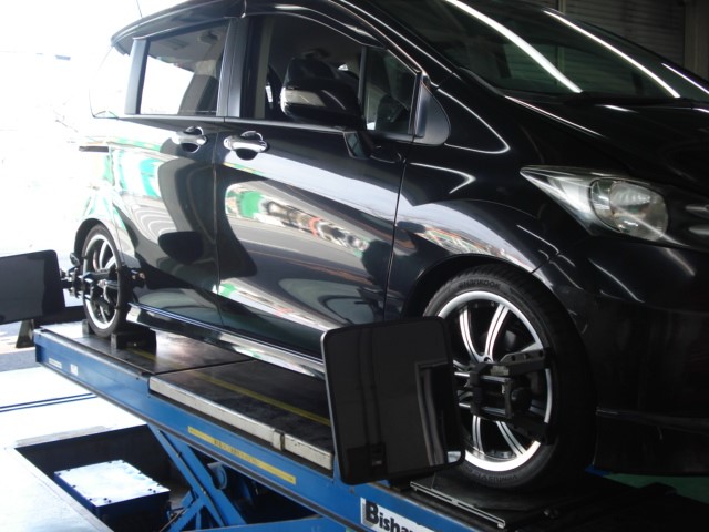 ☆HONDA フリード 車高調取付 アライメント調整 | 店舗おススメ ☆HONDA フリード 車高調取付 アライメント調整 | 店舗おススメ