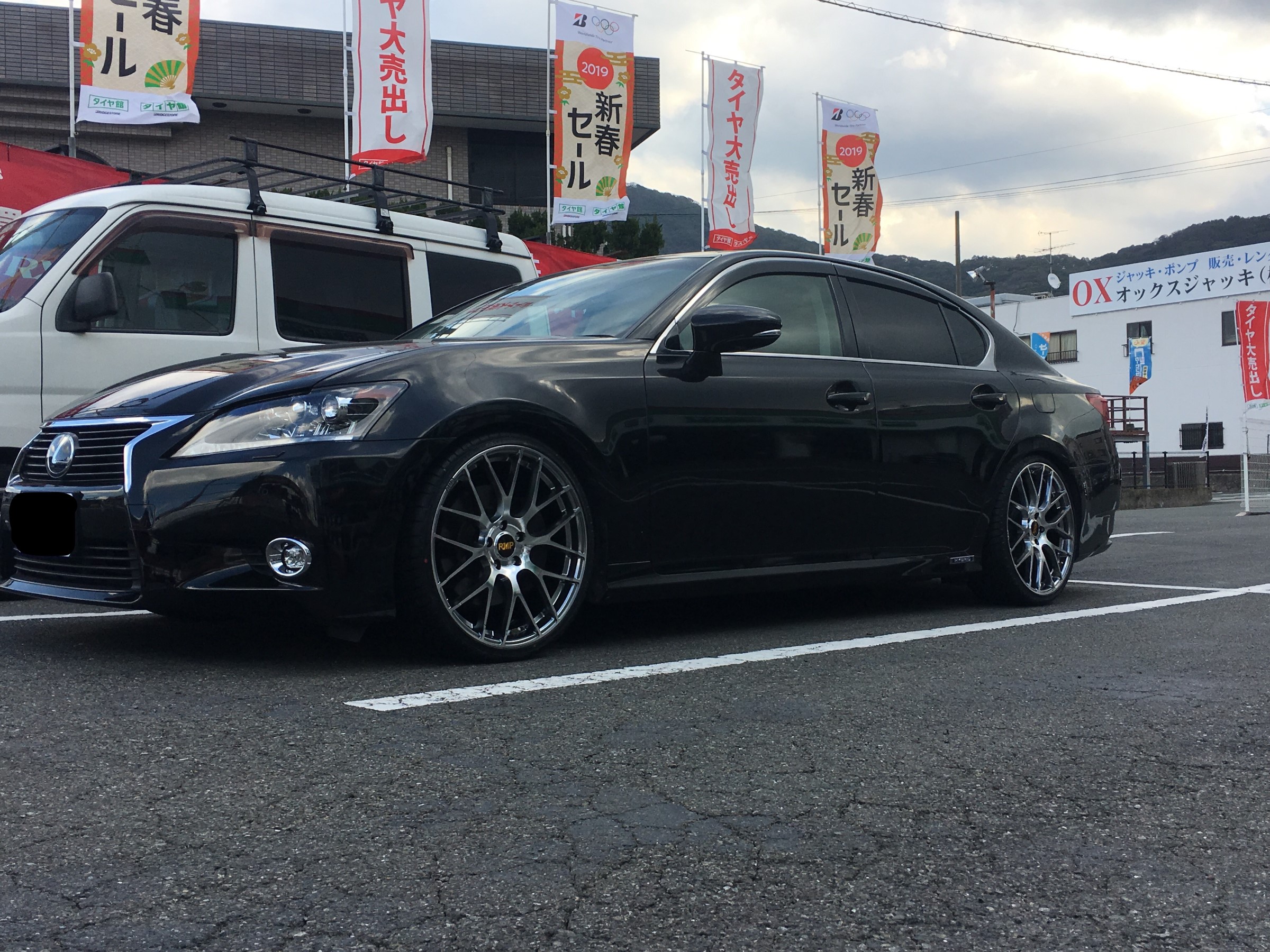 レクサスgs300ｈに車高調サスペンション ホイールを取り付けました レクサス Gs その他 パーツ取付 サスペンション取付 技術サービス施工事例 タイヤ館 福岡東 タイヤからはじまる トータルカーメンテナンス タイヤ館グループ