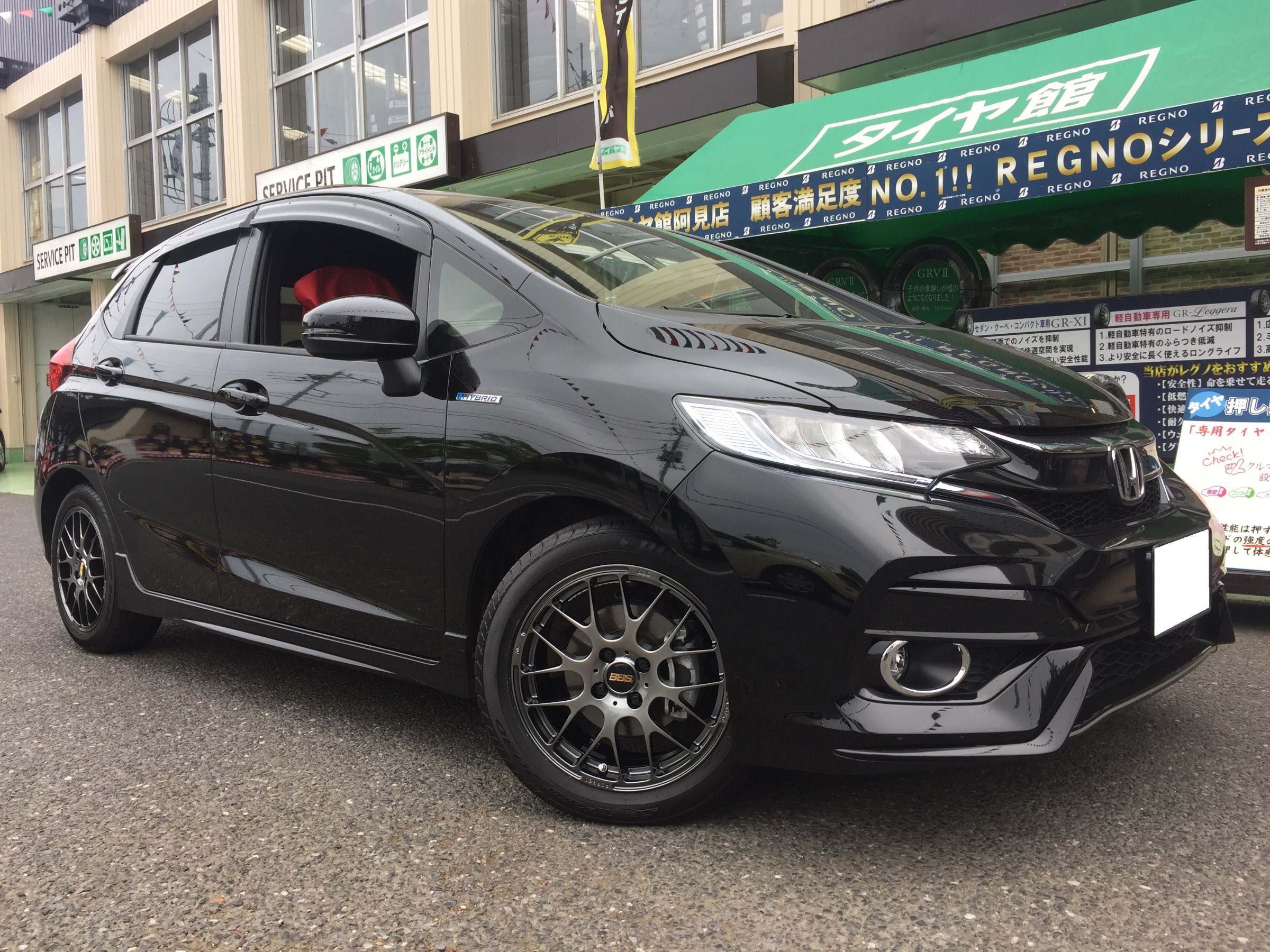 ホンダ Gp5 Fit Recaroシート取付のご紹介です ホンダ フィットハイブリッド その他 外装 内装取付 各メーカーシート取付 Recaroシートは店内展示有 試座もできます サービス事例 タイヤ館 阿見 茨城県のタイヤ カー用品ショップ タイヤから