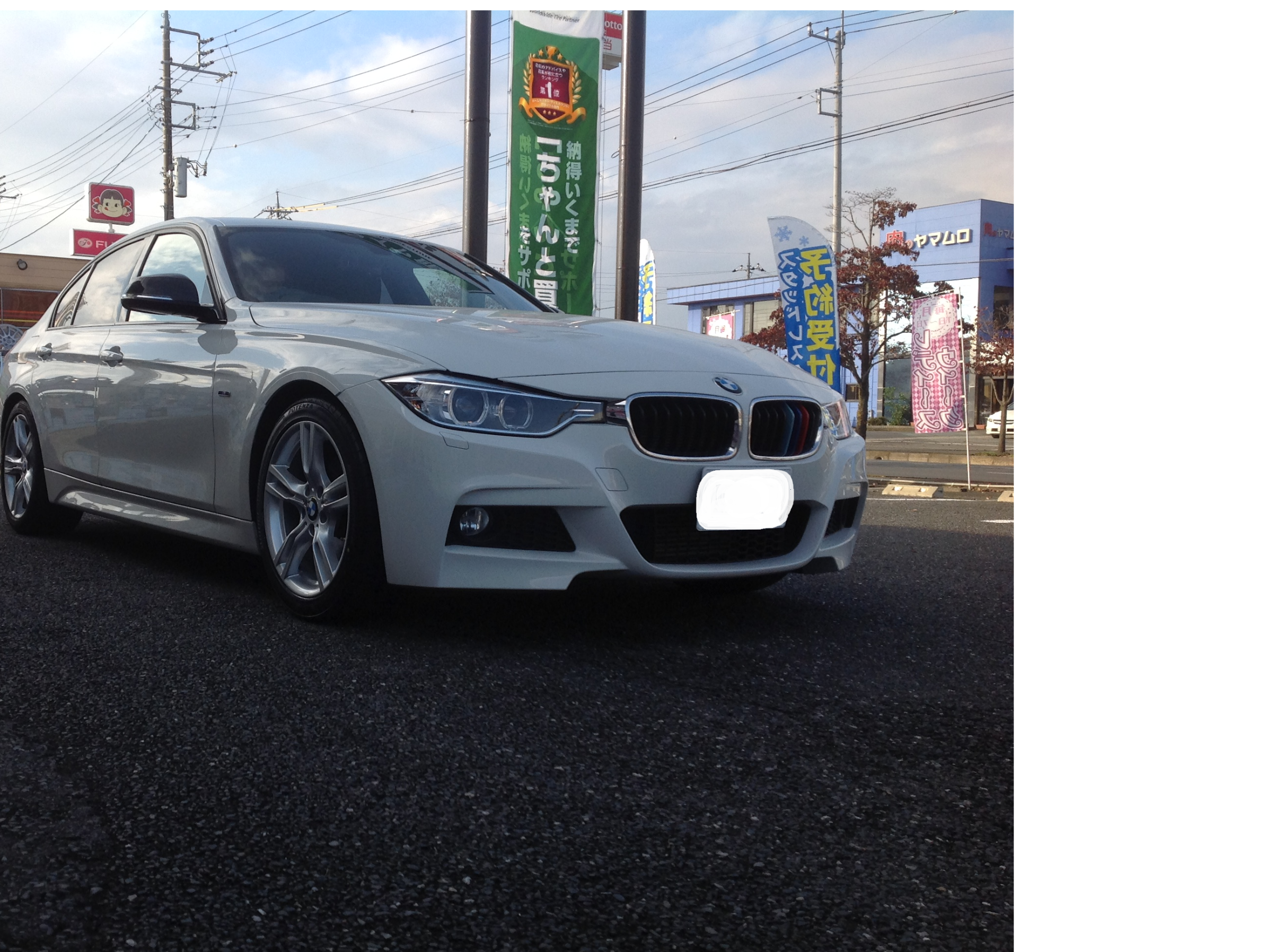 Bmw 3d タイヤ交換作業です Bmw 3シリーズ タイヤ 総和店こだわり作業 タイヤ館 総和 茨城県のタイヤ カー用品ショップ タイヤからはじまる トータルカーメンテナンス タイヤ館グループ