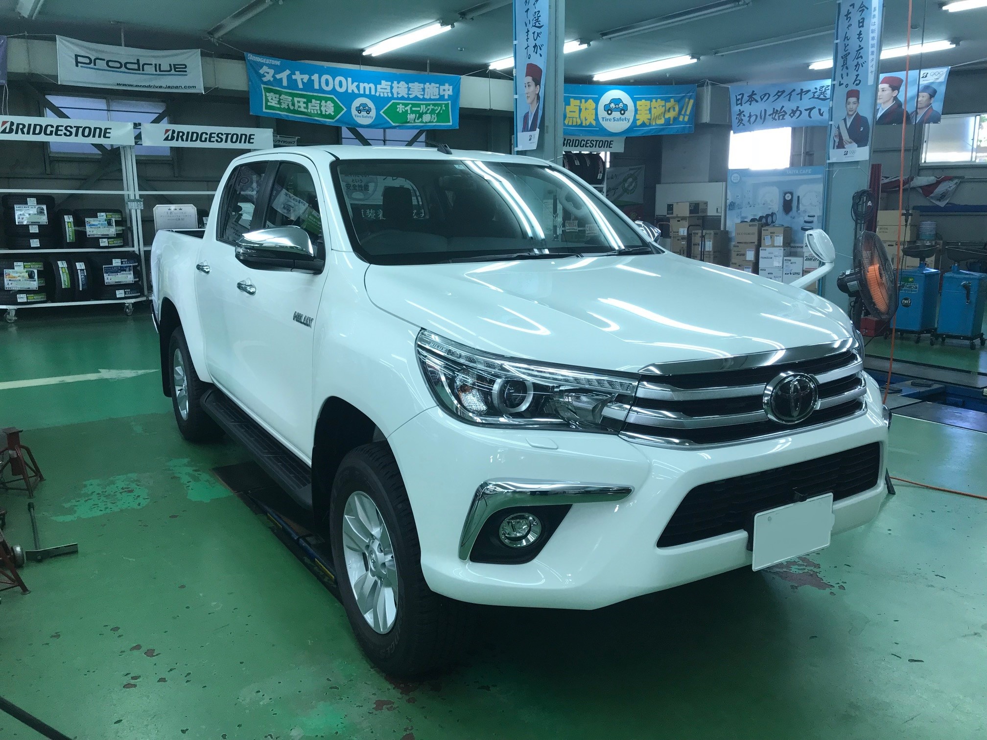 新型ハイラックス リフトアップ トヨタ ハイラックス Av ナビ機器 パーツ取付 足回り関係取付 スタッフ日記 タイヤ館 高島平 東京都のタイヤ カー用品ショップ タイヤからはじまる トータルカーメンテナンス タイヤ館グループ