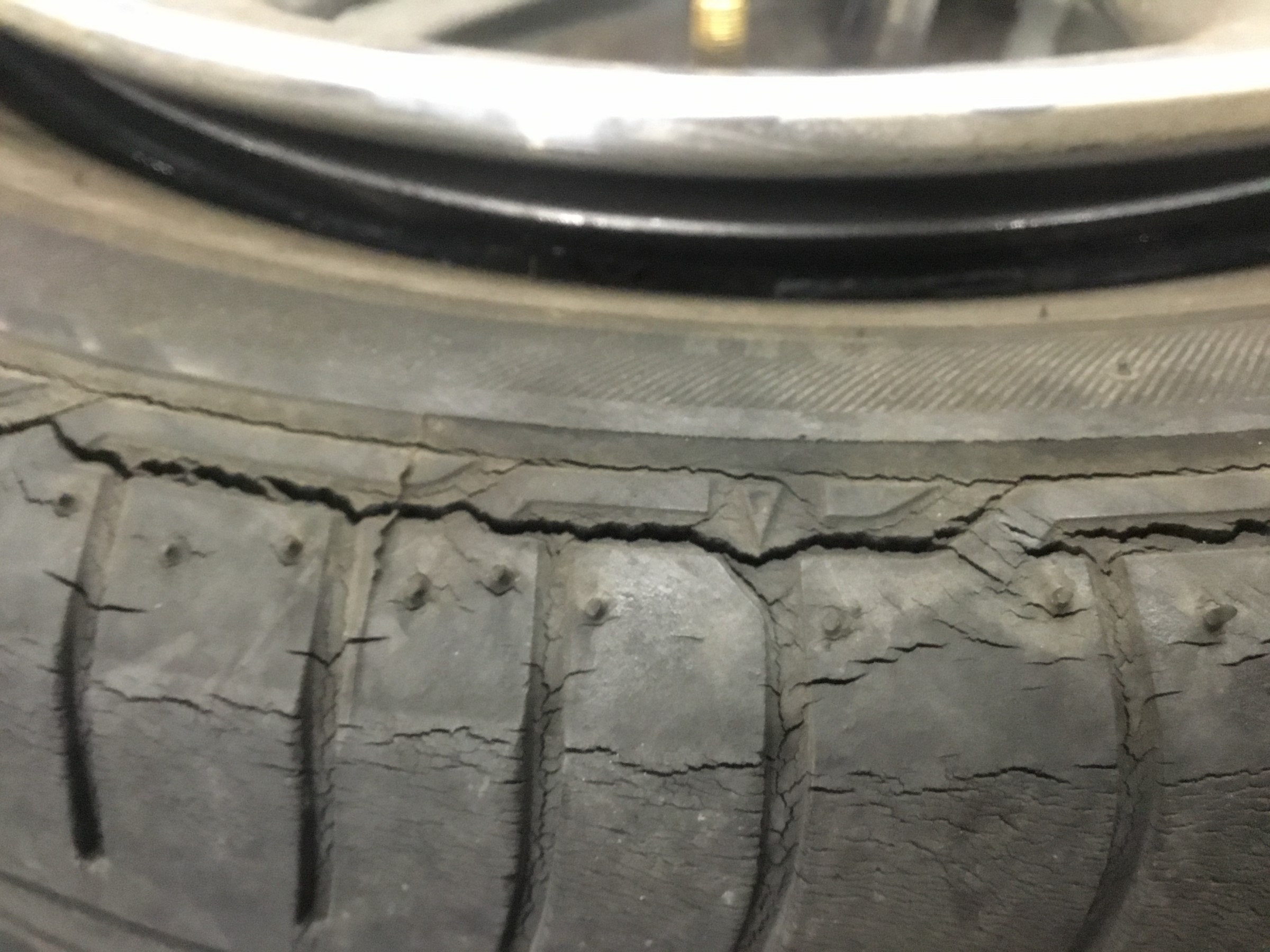 ZF1型CR-Z、タイヤ交換！！ | ホンダ CR-Z タイヤ タイヤ・ホイール