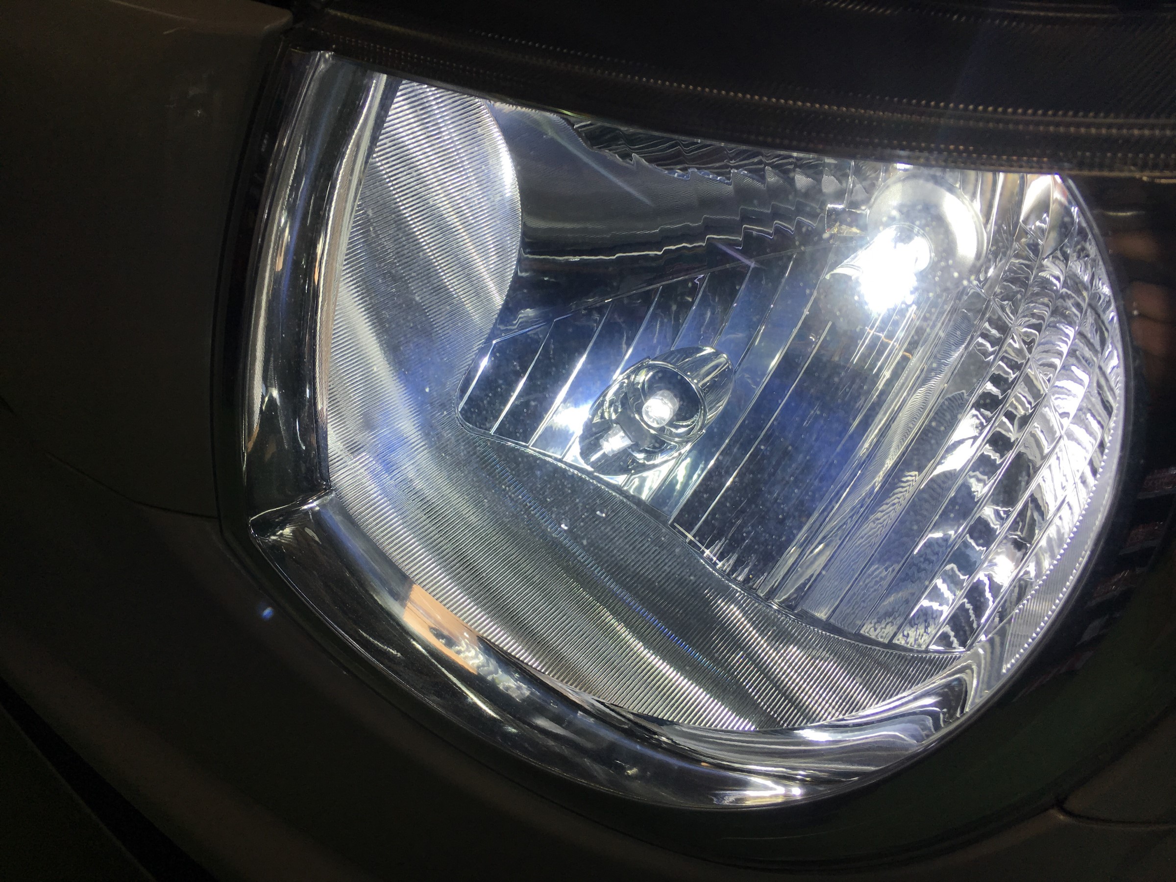 スズキmrワゴン 日産モコ のヘッドライトをled化しました スズキ Mrワゴン その他 パーツ取付 各種用品取付 技術サービス施工事例 タイヤ館 福岡東 タイヤからはじまる トータルカーメンテナンス タイヤ館グループ