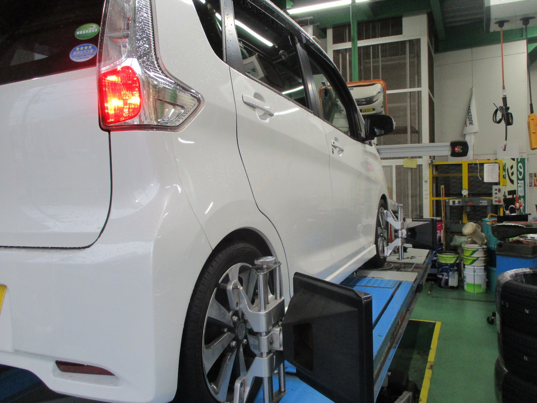 Ekカスタム車高調取り付け 三菱 Ekカスタム サービス事例 タイヤ館 磯子 神奈川県のタイヤ カー用品ショップ タイヤからはじまる トータルカーメンテナンス タイヤ館グループ