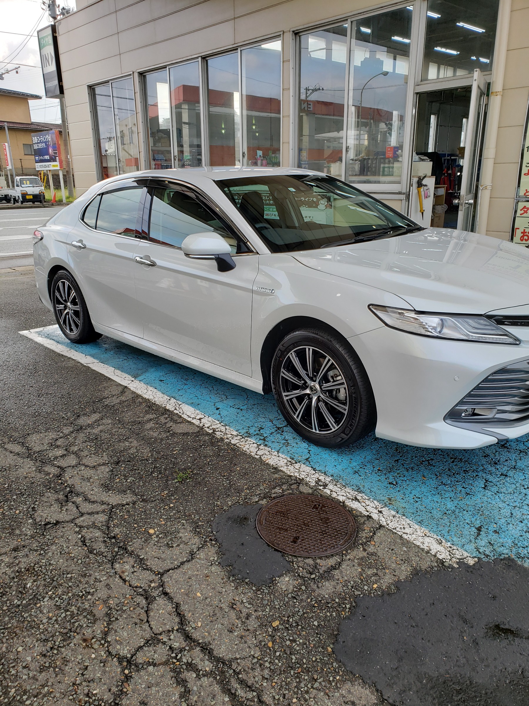 新車のカムリにアルミホイール！ | 店舗おススメ情報 | タイヤ館 秋田 