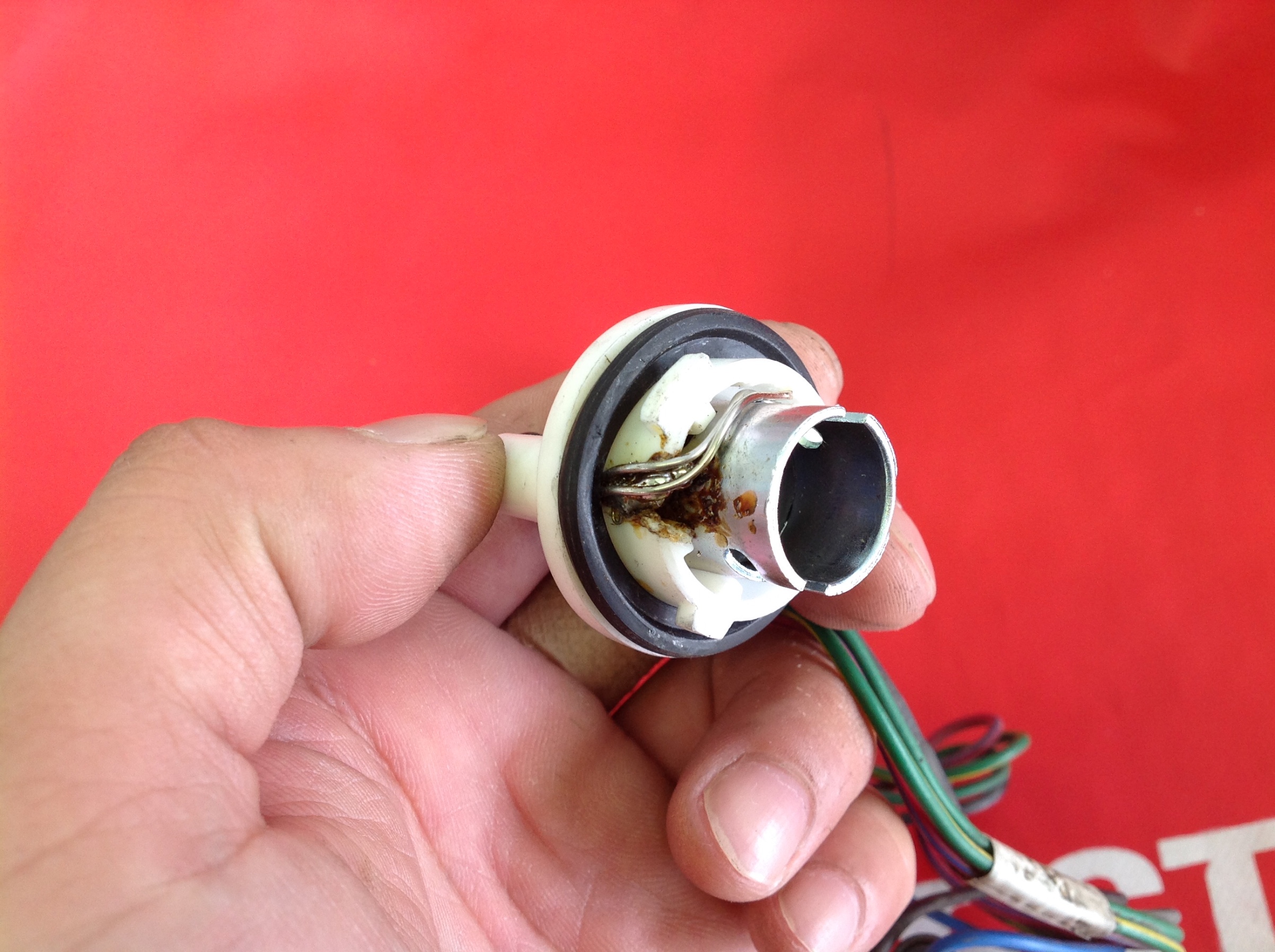 L675s ミラココア テールランプソケット交換 サービス事例 タイヤ館 那珂 茨城県のタイヤ カー用品ショップ タイヤからはじまる トータルカーメンテナンス タイヤ館グループ