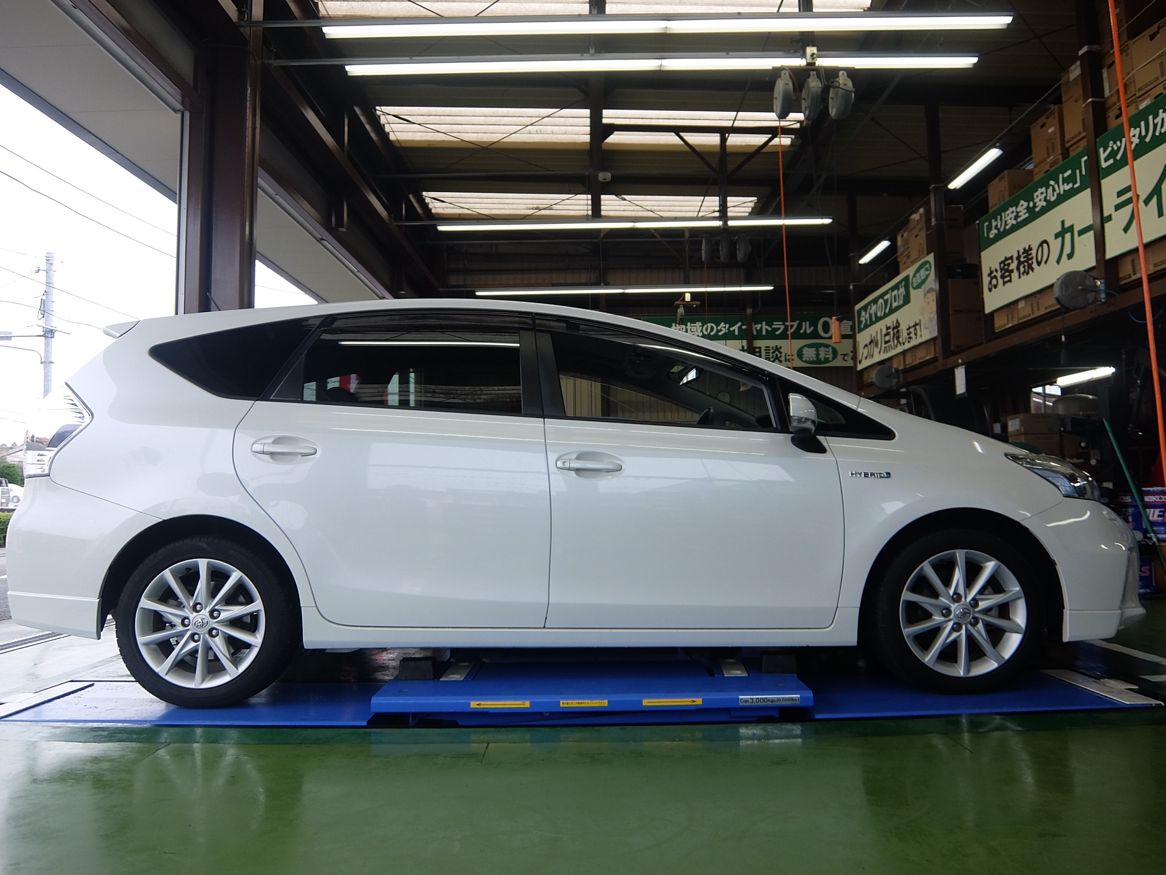 トヨタ・プリウスα・ZVW40】ローダウンスプリング取付け | トヨタ