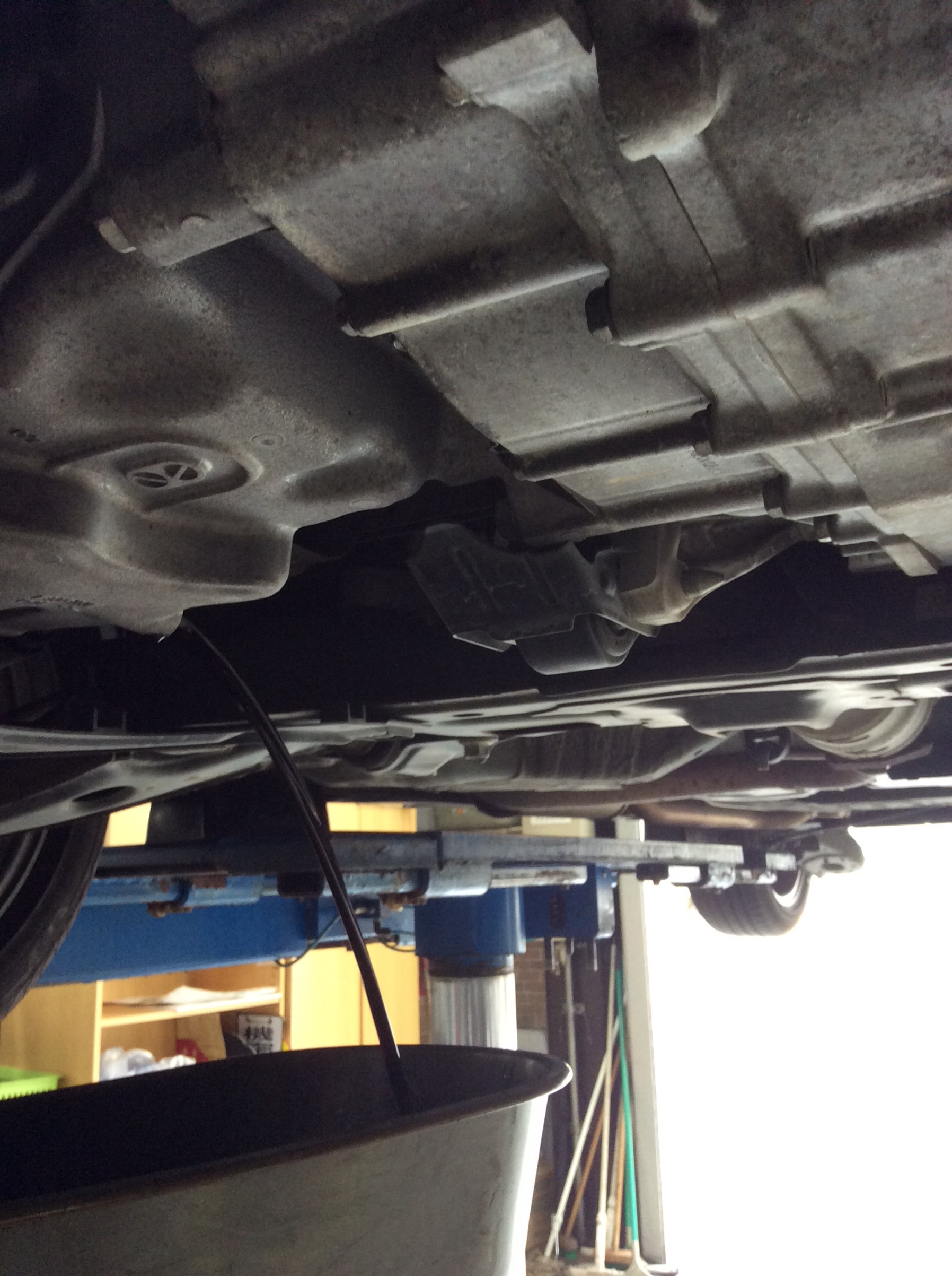 Fitにエンジンオイル エレメント交換 スタッフ日記 タイヤ館 玉川上水 東京都のタイヤ カー用品ショップ タイヤからはじまる トータルカーメンテナンス タイヤ館グループ