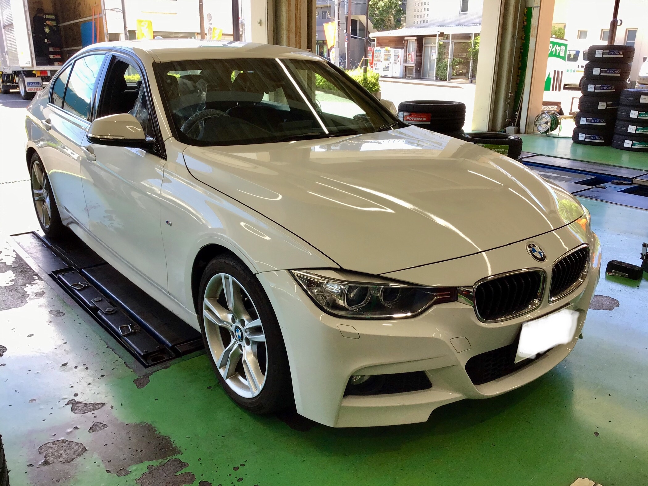 Bmw F30 タイヤ交換 アライメント Bmw 3シリーズ タイヤ ランフラットタイヤ取扱 スタッフ日記 タイヤ館 西荻窪 東京都の タイヤ カー用品ショップ タイヤからはじまる トータルカーメンテナンス タイヤ館グループ