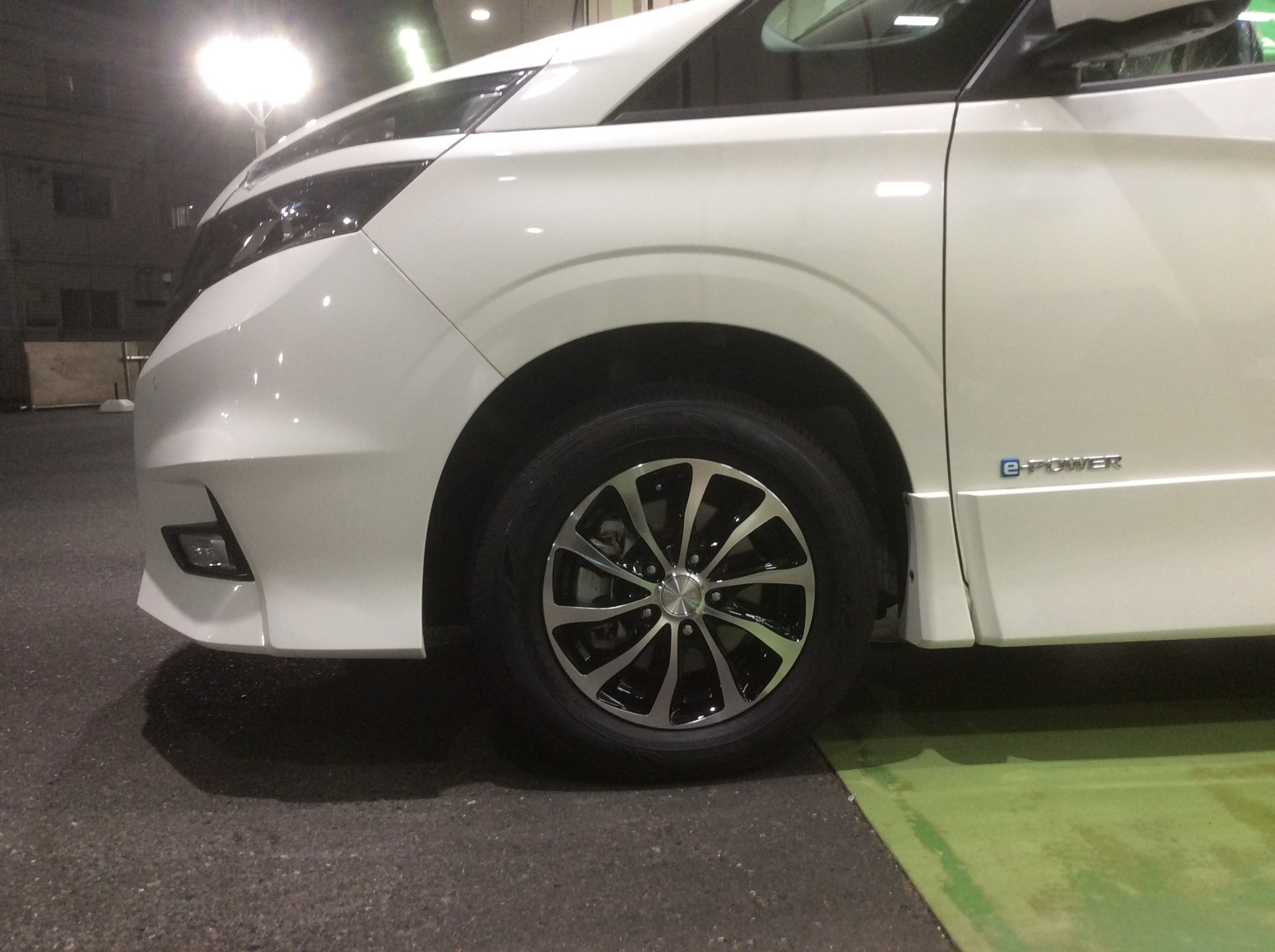 セレナC27 BALMINUM WHEEL(バルミナ ホイール） | 日産 セレナe