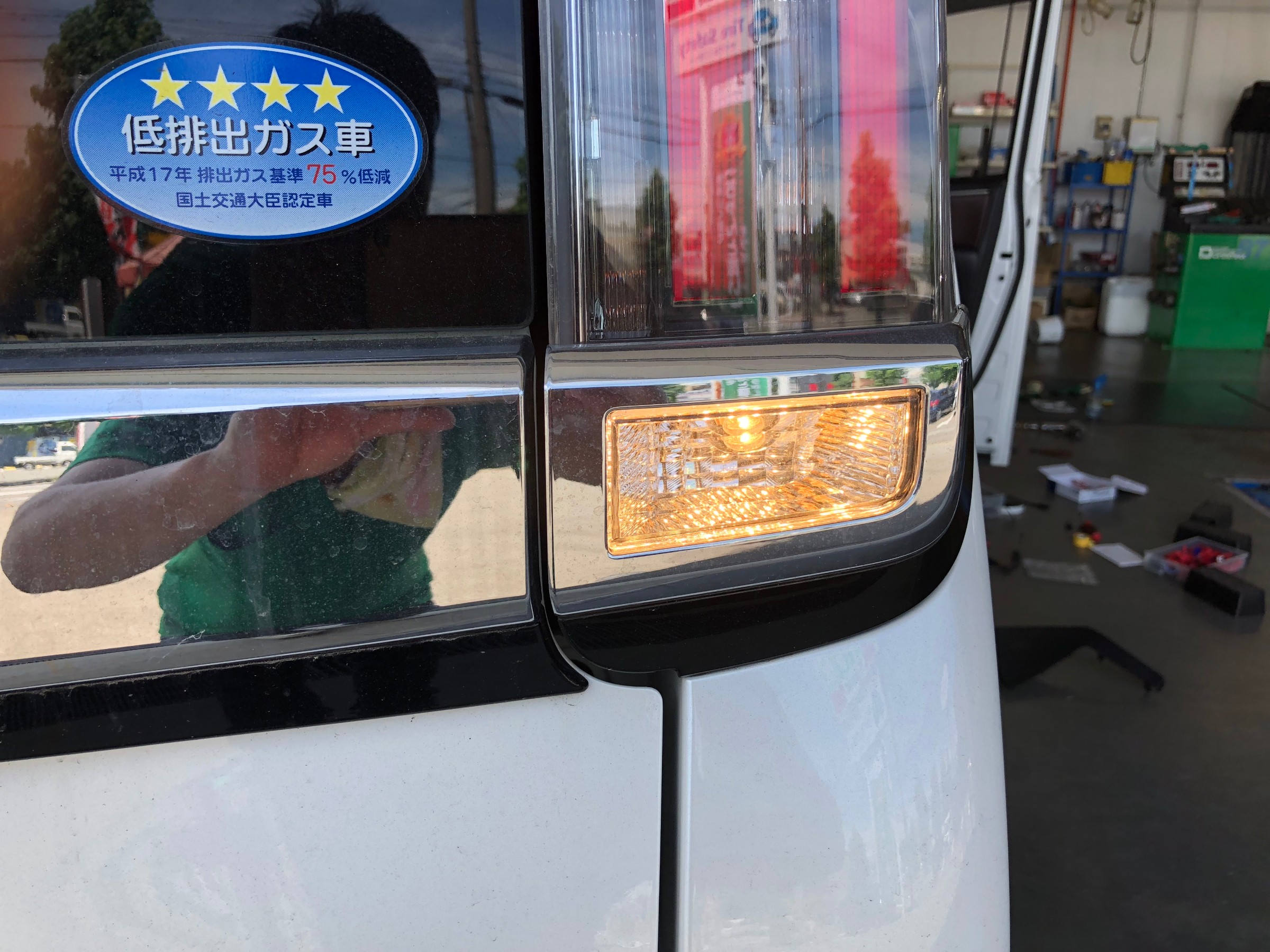 ８０エスクァイア車速ドアロック Ledバックランプ Ledライセンスランプ取付 デイリー文京 タイヤ館 福井文京 福井県のタイヤからはじまる トータルカーメンテナンス タイヤ館グループ