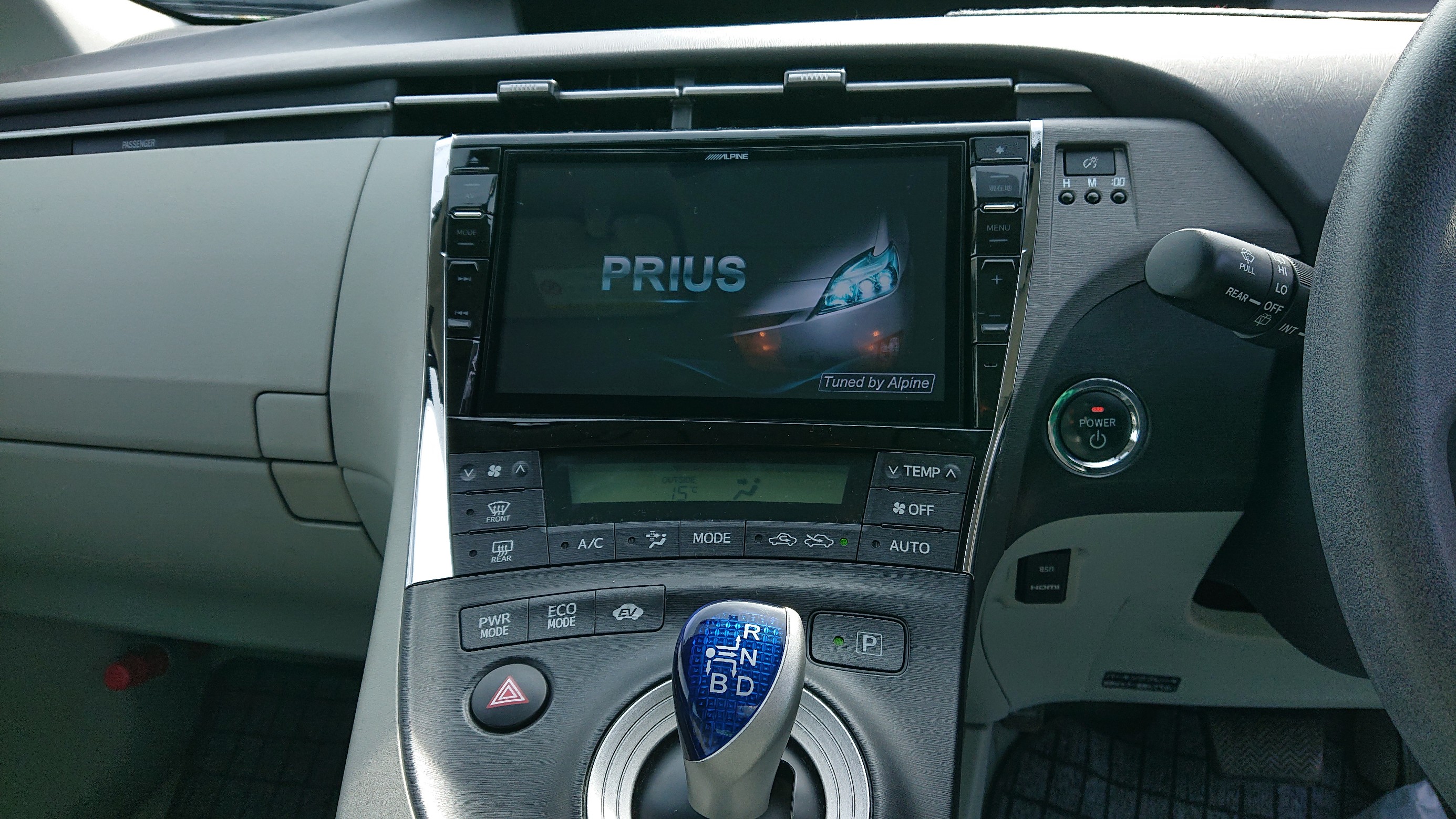 トヨタ ３０系プリウス カーナビ交換 トヨタ プリウス Av ナビ機器 カー用品取付 オーディオ取付 ナビゲーション取付 サービス事例 タイヤ館 西船橋 千葉県のタイヤ カー用品ショップ タイヤからはじまる トータルカーメンテナンス タイヤ館グループ