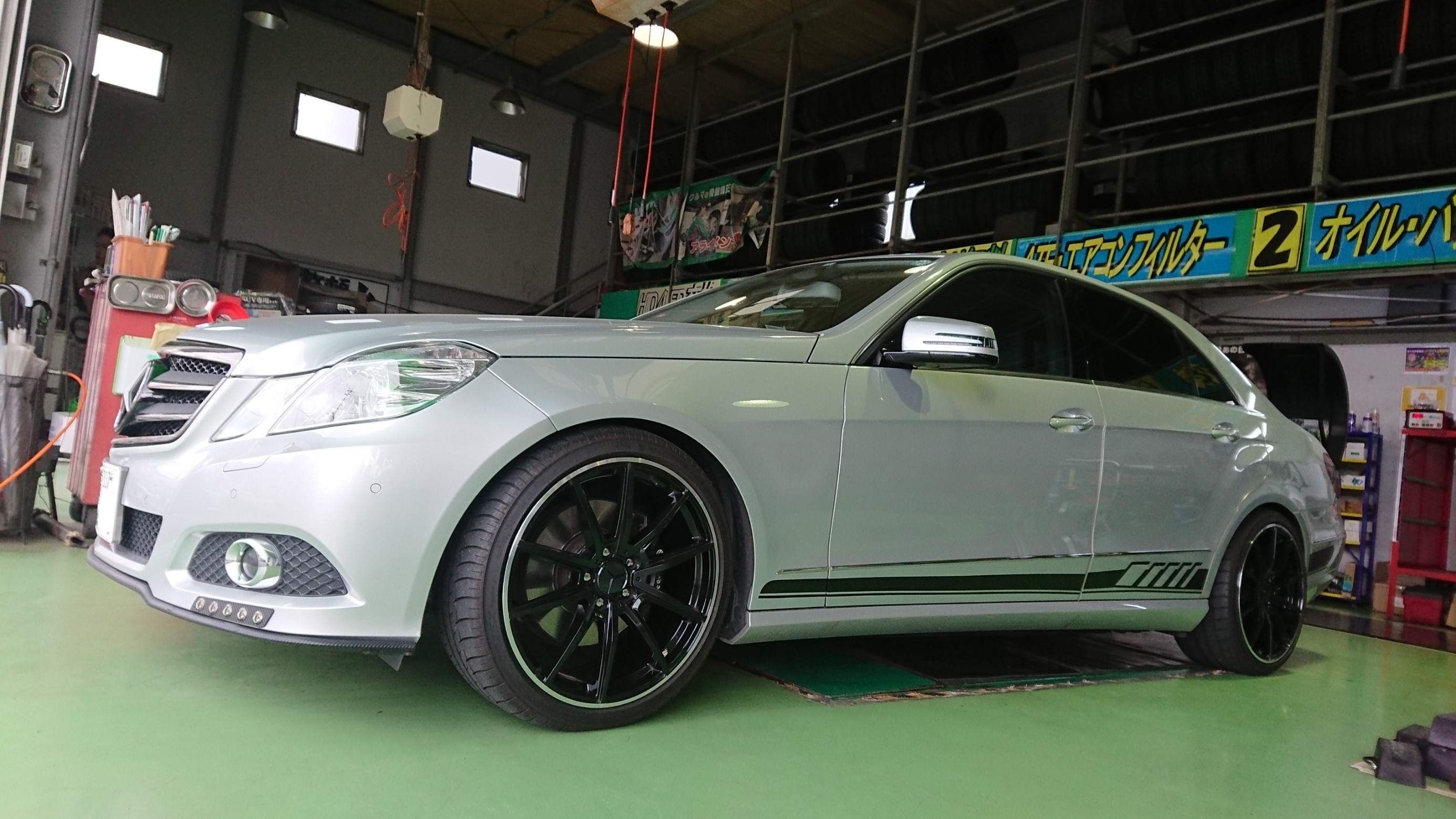 Mercedes-Benz W212 ローダウン しました♪ | メルセデス・ベンツ Eクラス その他 パーツ取付 > サスペンション取付 |  技術サービス施工事例 | タイヤ館 福岡東 | タイヤからはじまる、トータルカーメンテナンス タイヤ館グループ