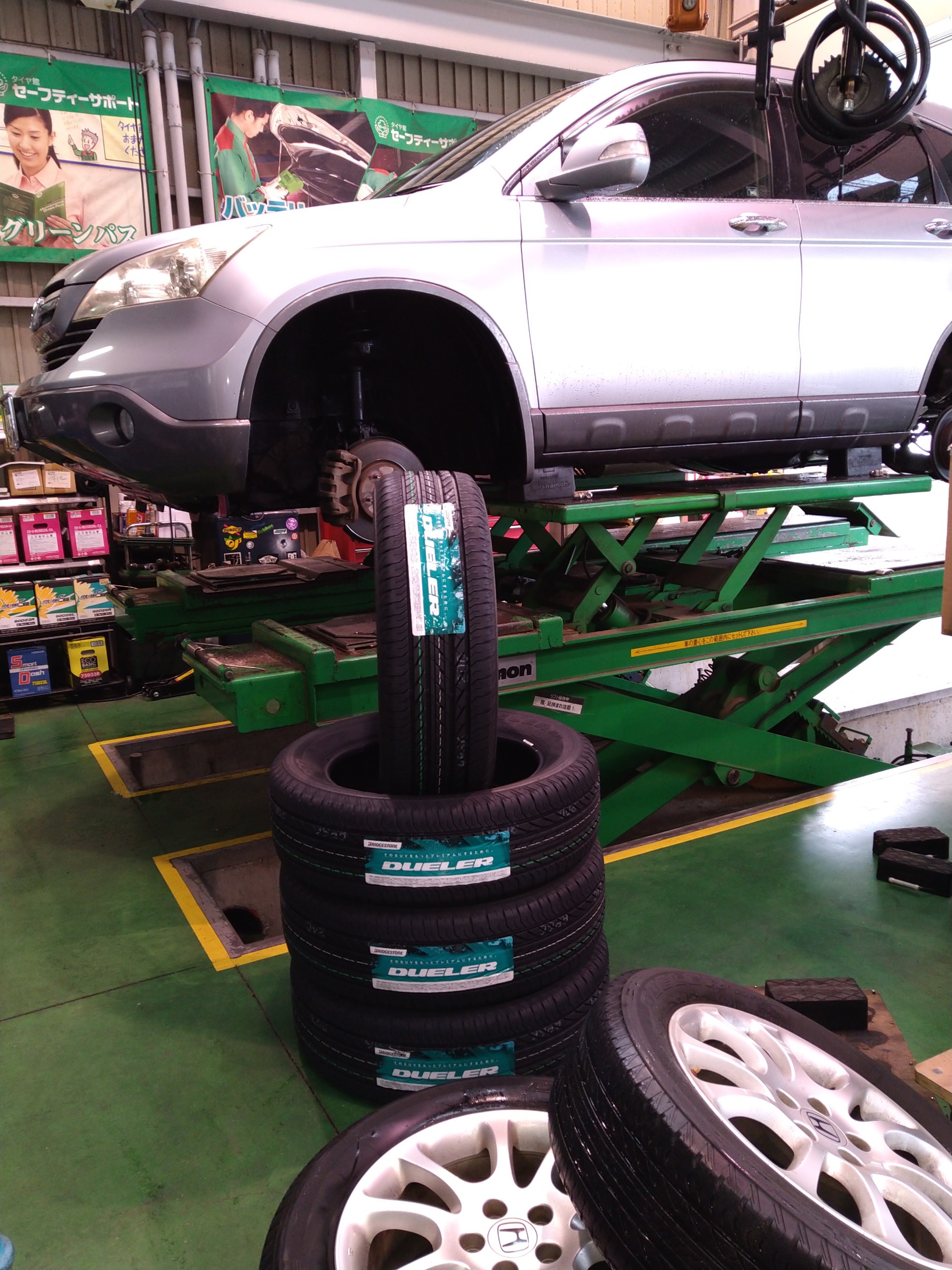 タイヤ交換 空気圧センサー付き 専用エアーバルブ交換 ホンダ Cr V タイヤ タイヤ ホイール関連 Tpms タイヤプレッシャーモニタリングシステム 取付け 作業日記 タイヤ館 春日 タイヤからはじまる トータルカーメンテナンス タイヤ館グループ