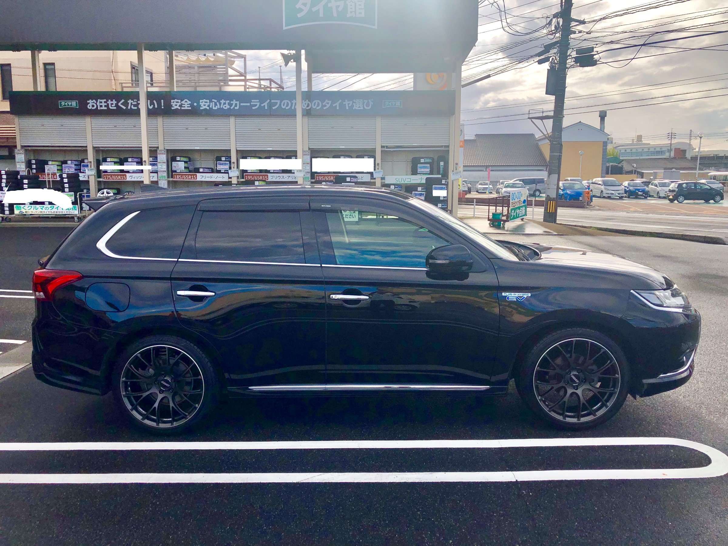 アウトランダーphevのホイール交換 三菱 アウトランダーphev ホイール タイヤ ホイール関連 タイヤ ホイール交換 サービス事例 タイヤ館 倉敷大島 タイヤからはじまる トータルカーメンテナンス タイヤ館グループ