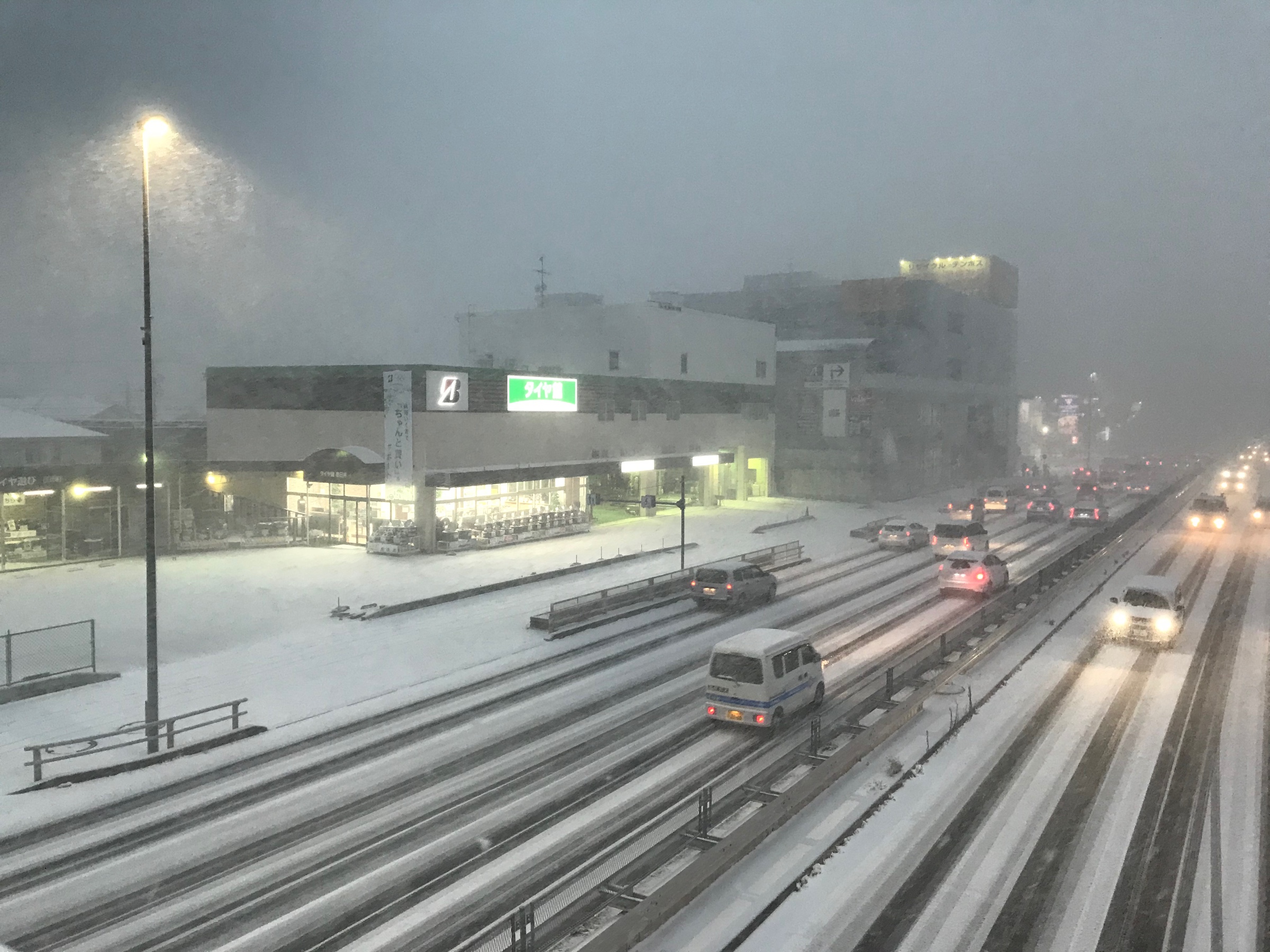今年の初雪は スタッフ日記 タイヤ館 春日井 愛知県 三重県のタイヤ カー用品ショップ タイヤからはじまる トータルカーメンテナンス タイヤ館グループ