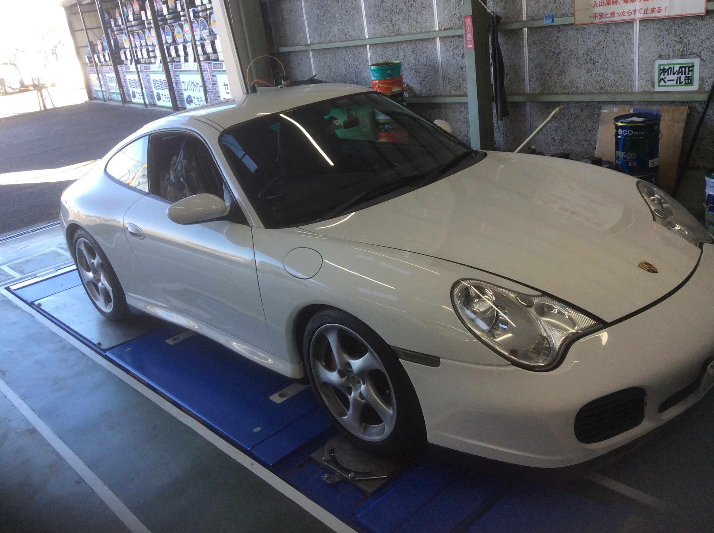 ドイツの名車 ポルシェ996 カレラ４s 入庫です ポルシェ 911 総和店の日常 タイヤ館 総和 茨城県のタイヤ カー用品ショップ タイヤからはじまる トータルカーメンテナンス タイヤ館グループ