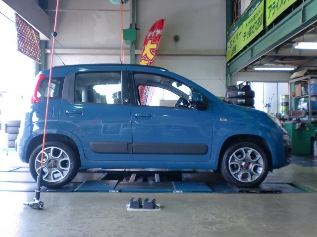 フィアット パンダ タイヤ交換です フィアット パンダ タイヤ タイヤ ホイール関連 タイヤ ホイール交換 スタッフ日記 タイヤ館 さやま タイヤからはじまる トータルカーメンテナンス タイヤ館グループ