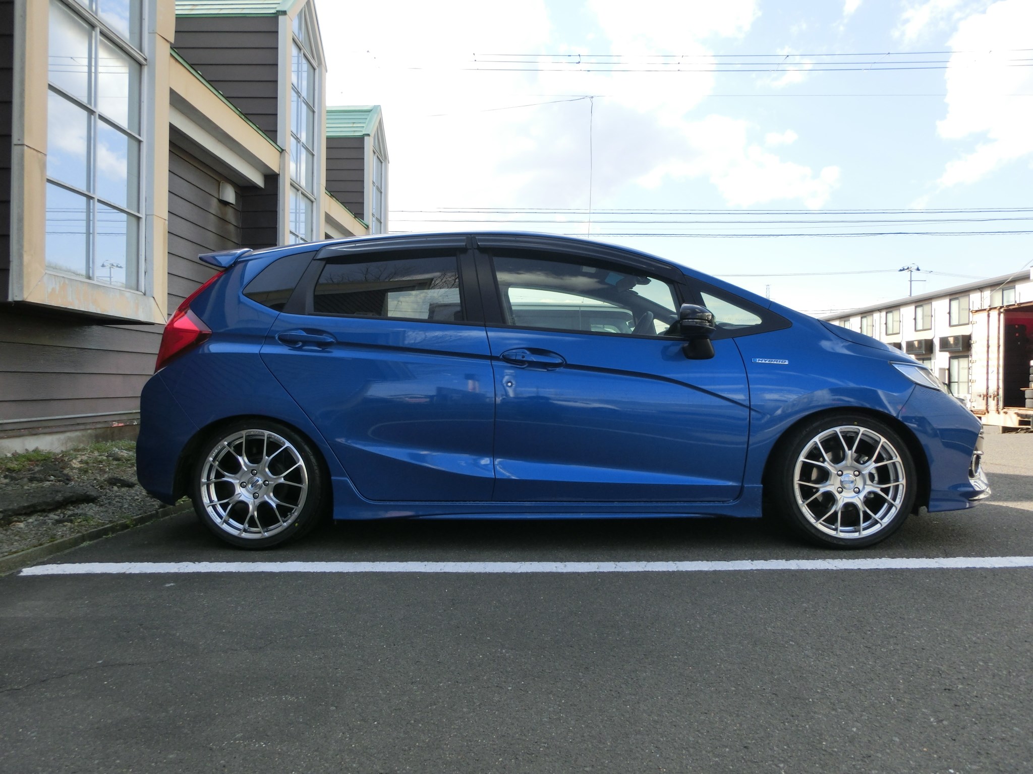 フィットハイブリッド 車高調 17インチ ホンダ フィットハイブリッド ホイール パーツ取付 サスペンション取付 サービス事例 タイヤ館 大河原 宮城県のタイヤ カー用品ショップ タイヤからはじまる トータルカーメンテナンス タイヤ館グループ