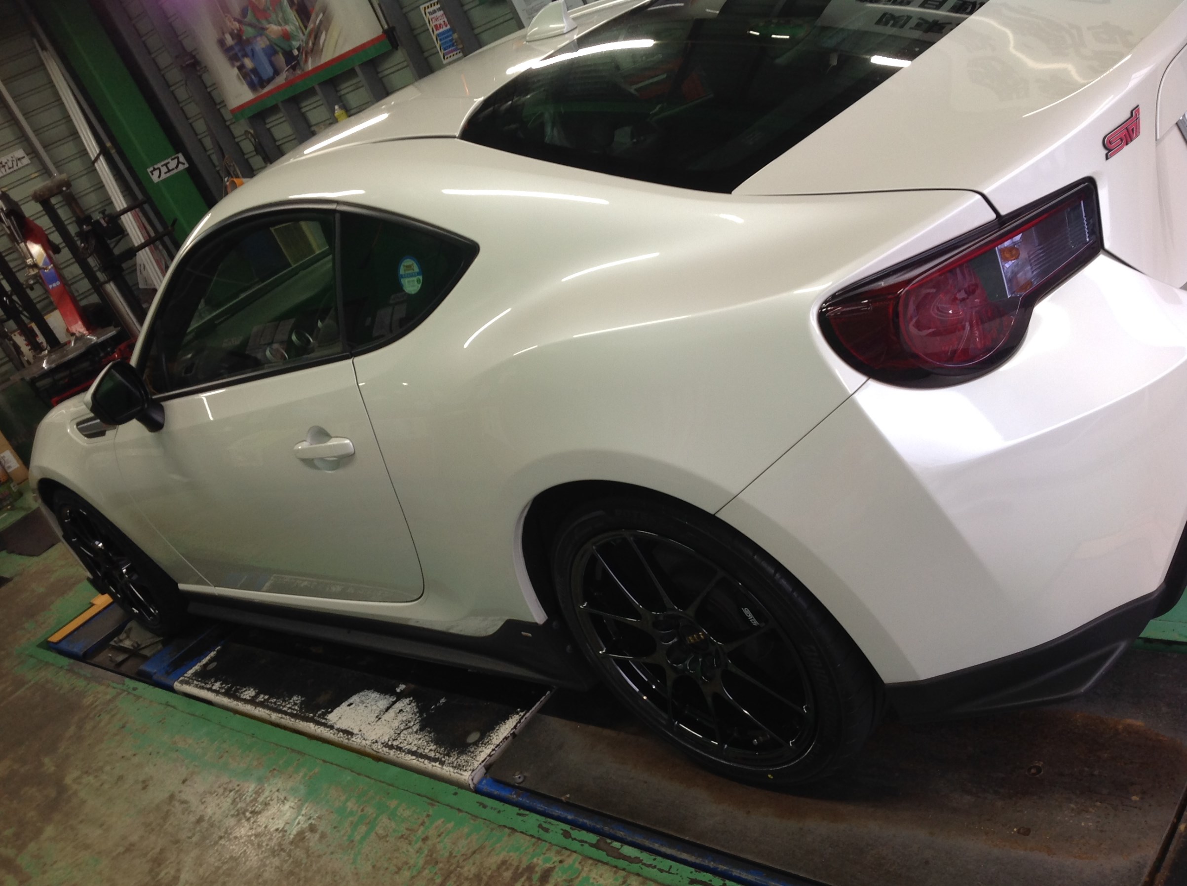 BRZ タイヤ交換 | スバル BRZ タイヤ タイヤ・ホイール関連 > タイヤ