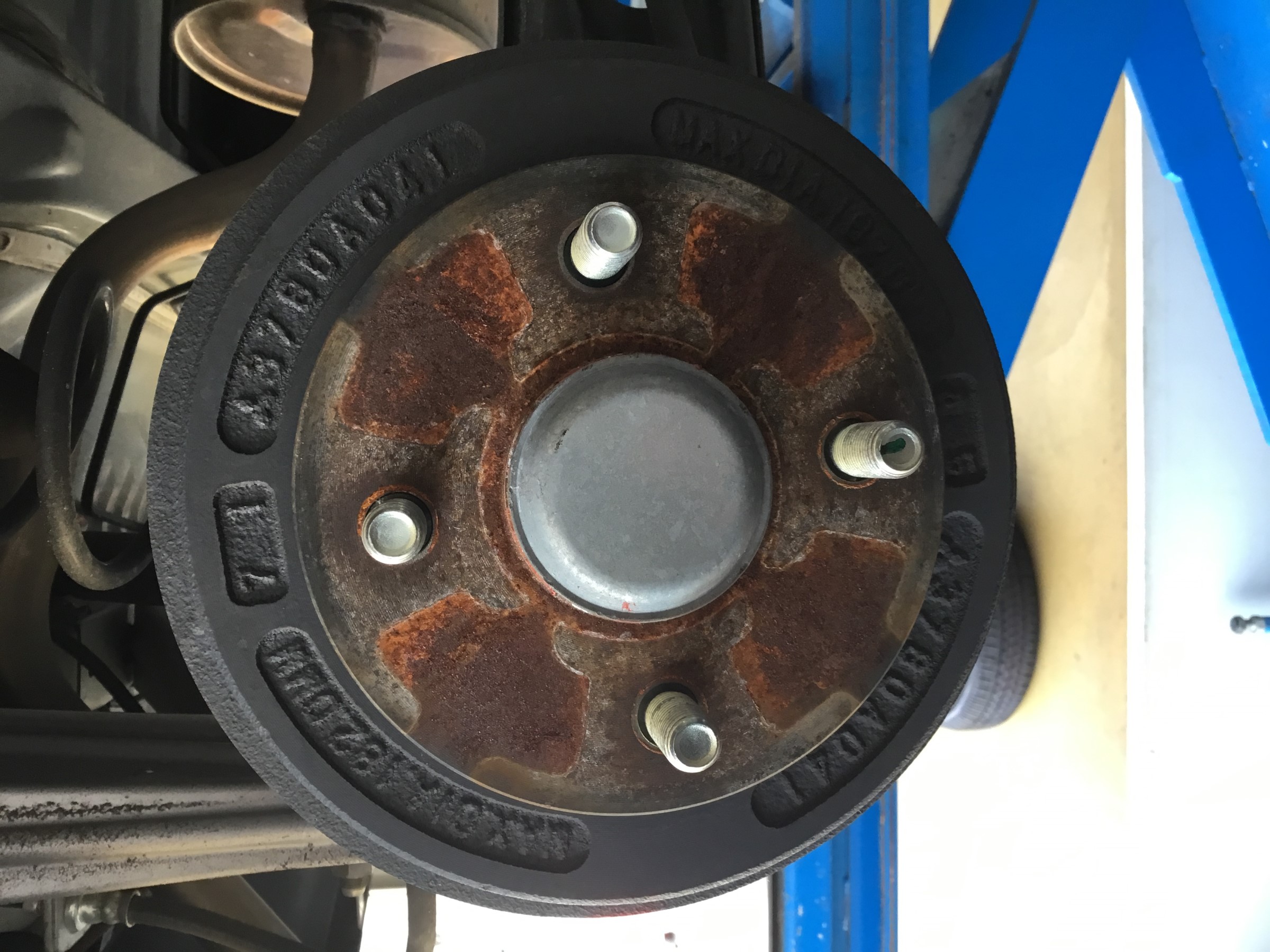 ハブ周り錆取り 錆止め スズキ アルトワークス メンテナンス商品 その他 スタッドレス メンテナンス サービス事例 タイヤ館 日向 タイヤからはじまる トータルカーメンテナンス タイヤ館グループ
