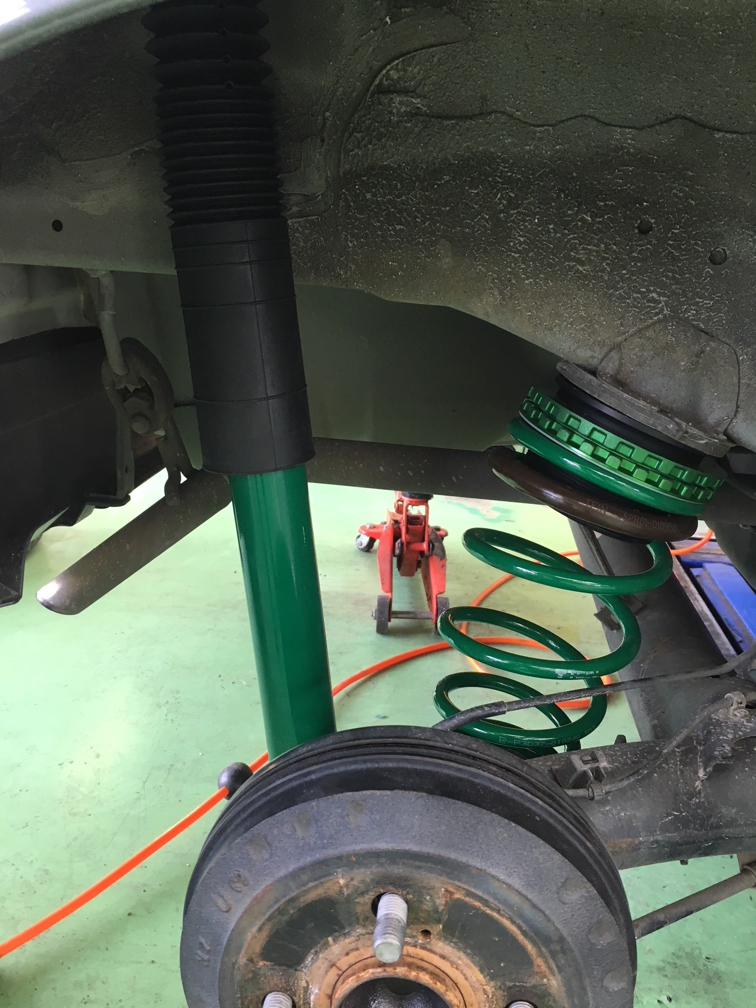 ダイハツ L175S ムーヴ】車高調取り付けを行いました。 | 店舗