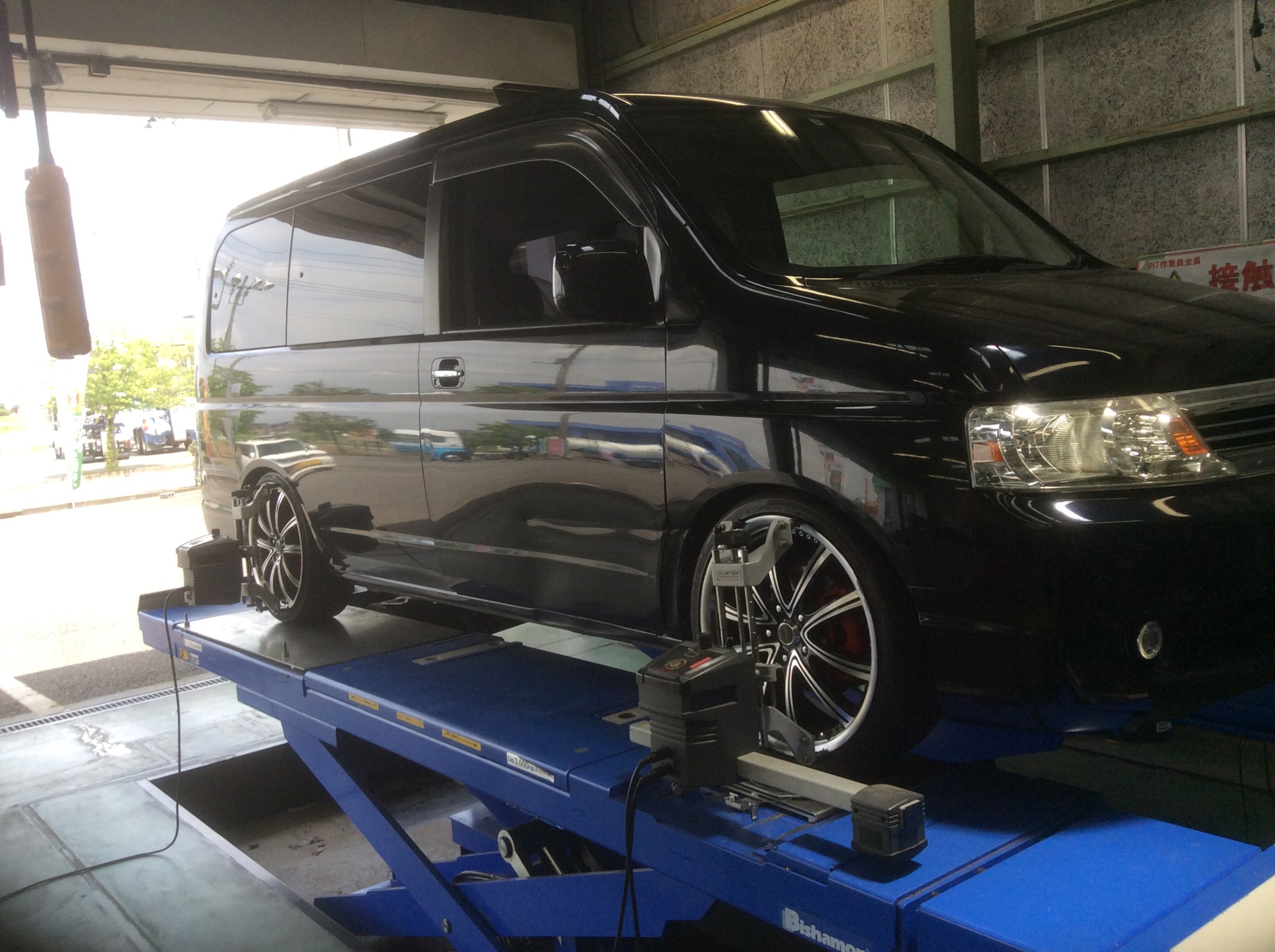 ホンダ ステップワゴンrf3 アライメント調整作業です ホンダ ステップワゴン 総和店こだわり作業 タイヤ館 総和 茨城県のタイヤ カー用品ショップ タイヤからはじまる トータルカーメンテナンス タイヤ館グループ