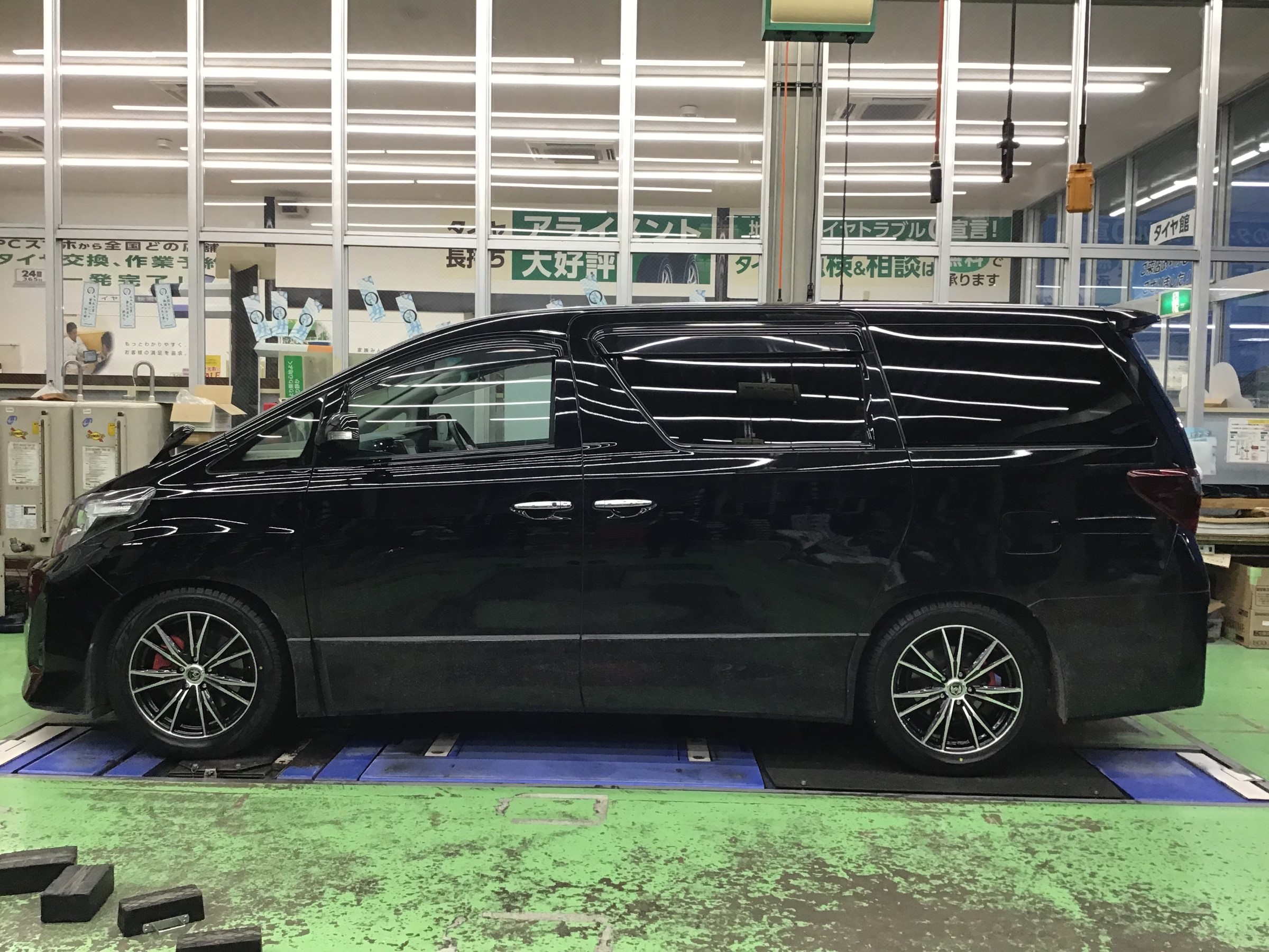 トヨタ アルファード(20系)】スタッドレス・ホイールセット取り付け