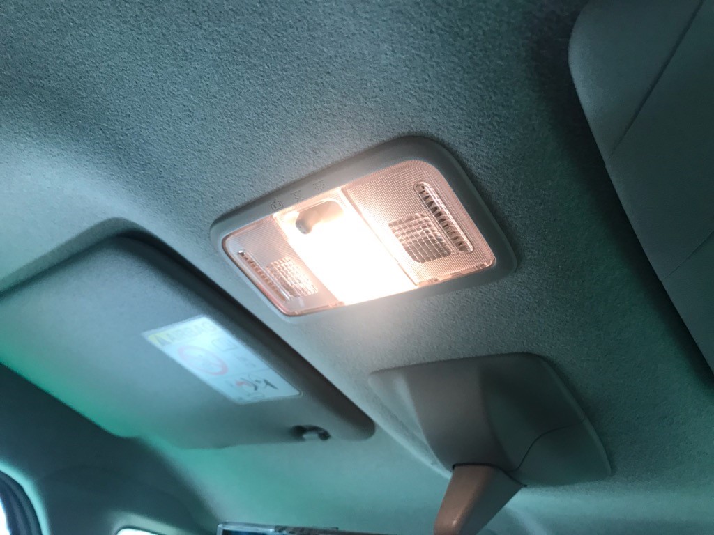ダイハツ タントカスタム ルームランプ バックランプをled化 ダイハツ タントカスタム その他 外装 内装取付 ヘッドライトバルブ交換 ブレーキランプ交換 ポジション球交換 ｈｉｄバルブ ｌｅｄバルブ 交換 室内灯 シートカバー フロアマット サービス事例