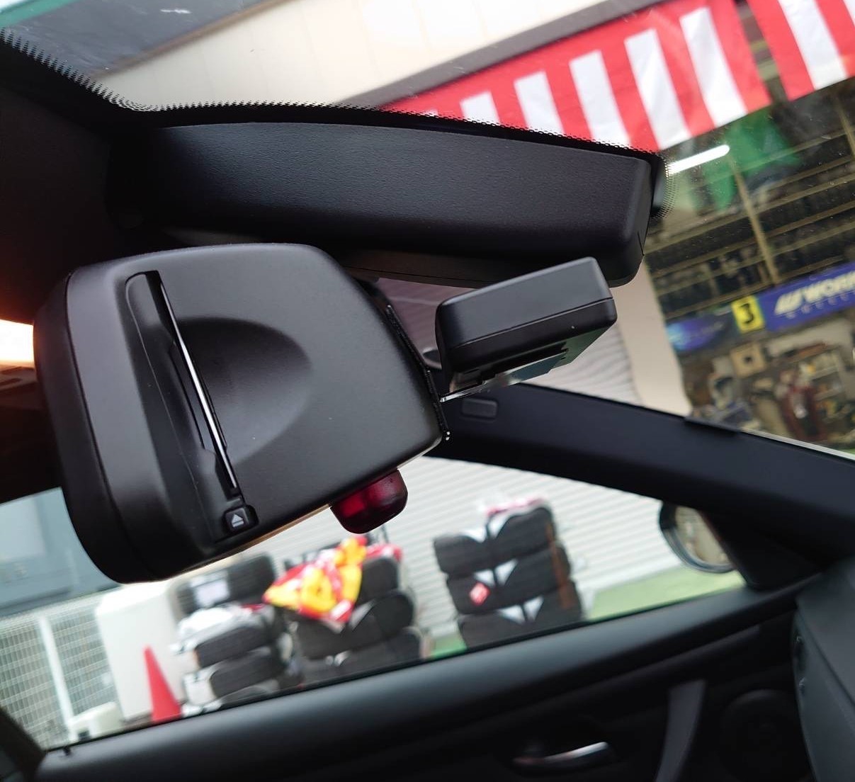 Bmw E92 M3 に 最新式 レーダー探知機 を装着しましたっ Bmw M3 その他 パーツ取付 各種用品取付 技術サービス施工事例 タイヤ館 福岡東 タイヤからはじまる トータルカーメンテナンス タイヤ館グループ