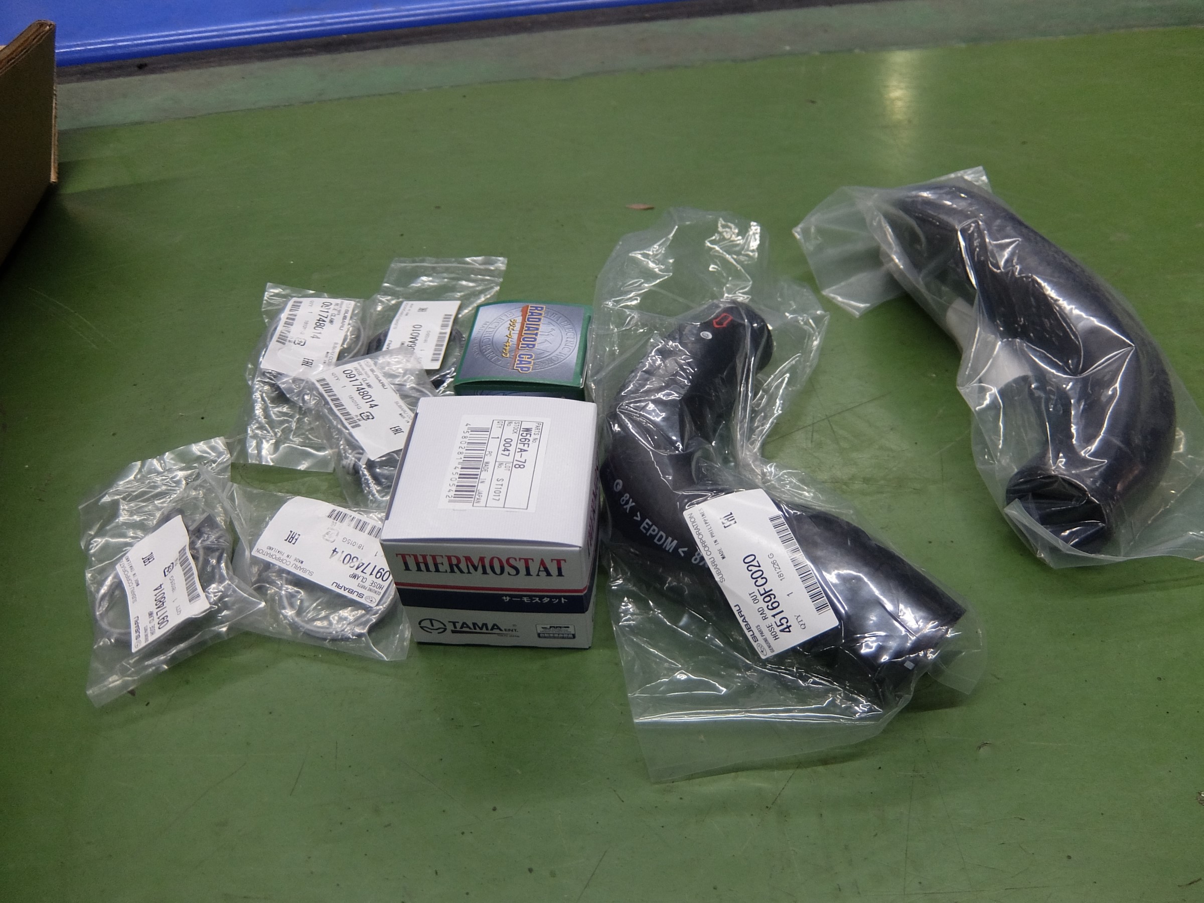 ラジエーター スバル フォレスター GF5 EJ18 AT 1998年09月～2000年07