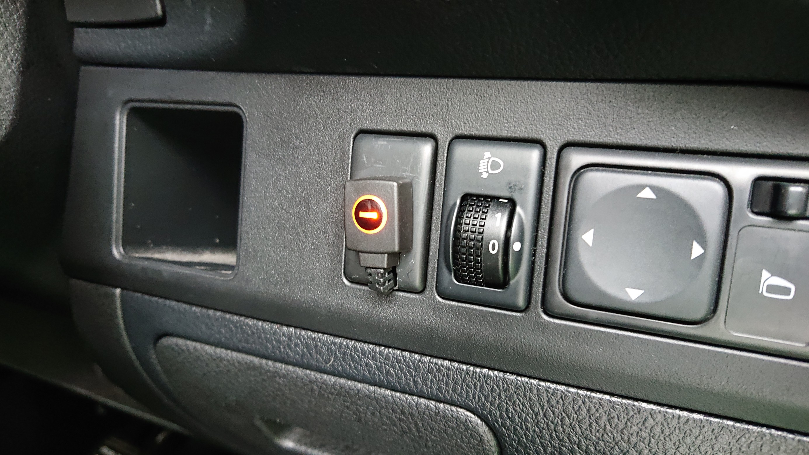 日産・E11ノート 『アクセル見守り隊』( ・`ω・´) | 店舗お
