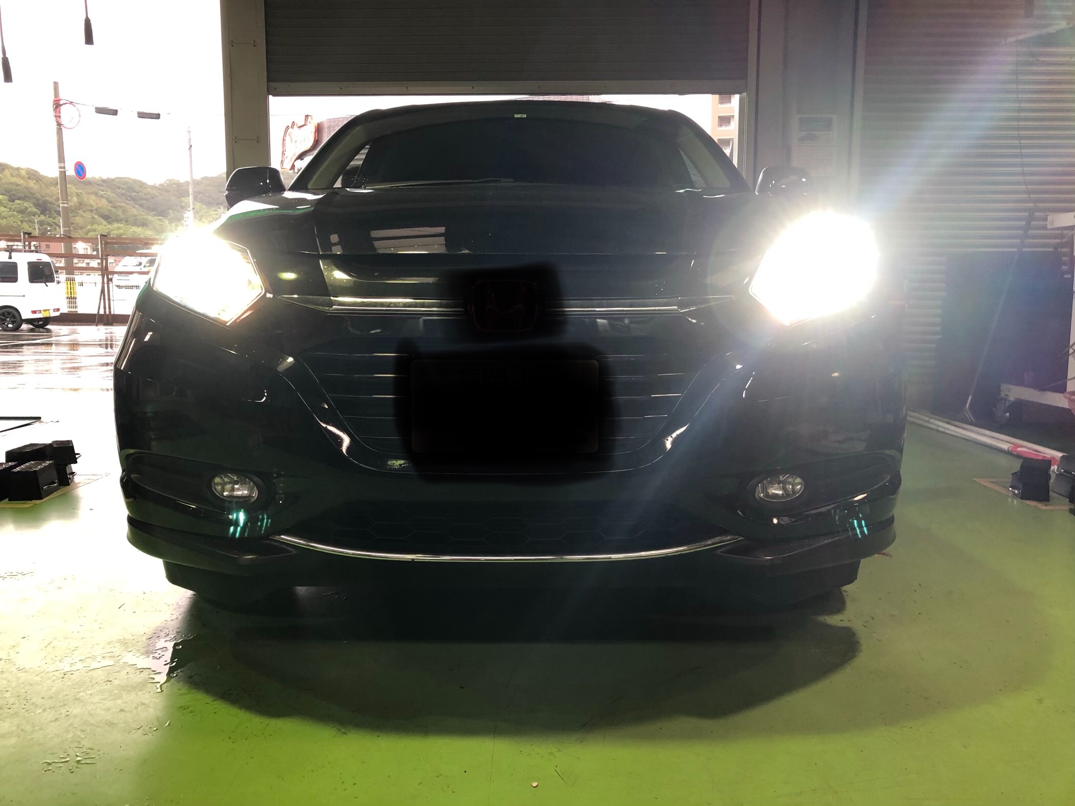 ホンダ ヴェゼルのヘッドランプをledにしました ホンダ ヴェゼルハイブリッド その他 カー用品取付 Av商品取付 技術サービス施工事例 タイヤ館 福岡東 タイヤからはじまる トータルカーメンテナンス タイヤ館グループ