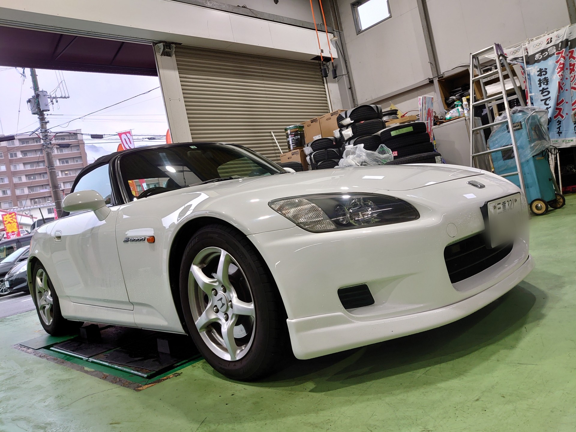 ホンダ S00 タイヤ ホイール交換しました ホンダ S00 タイヤ タイヤ ホイール関連 タイヤ ホイール交換 技術サービス施工事例 タイヤ館 福岡東 タイヤからはじまる トータルカーメンテナンス タイヤ館グループ