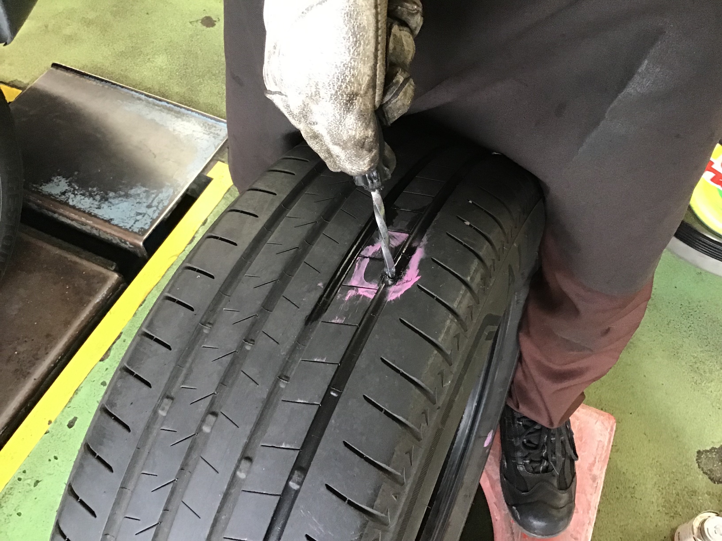 タイヤパンク内面修理 日産 エクストレイル その他 サービス事例 タイヤ館 新松戸 千葉県のタイヤ カー用品ショップ タイヤからはじまる トータルカーメンテナンス タイヤ館グループ