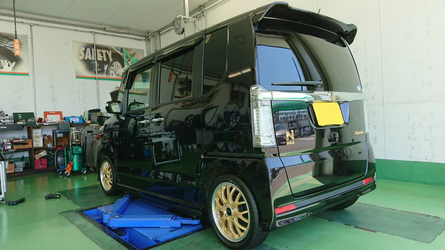 ホンダ・N-BOX(JF1)】タイヤ・ホイール交換です。 | ホンダ N-BOX
