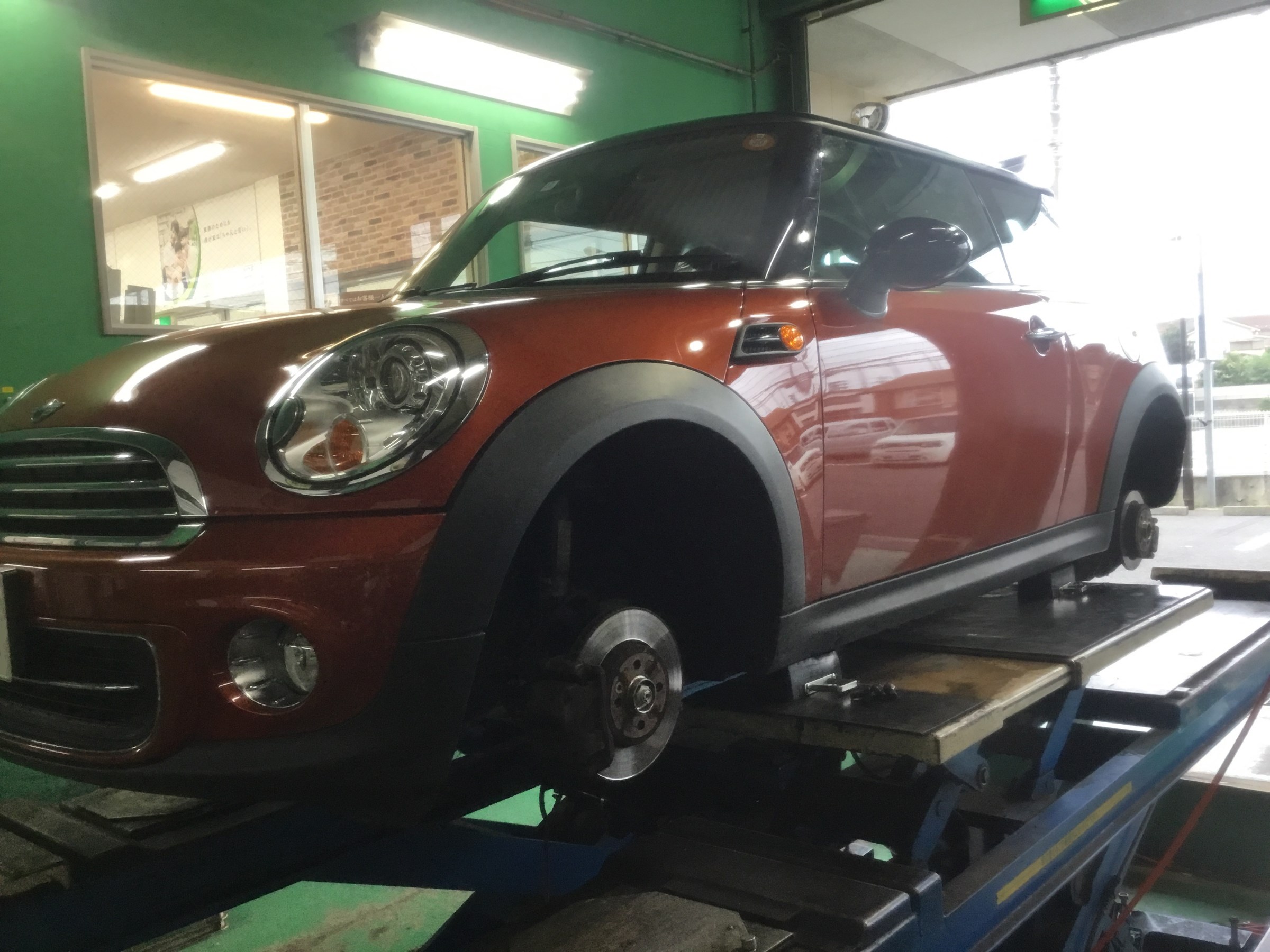 R56型bmwミニ タイヤ交換 アライメント調整 Bmw Mini タイヤ タイヤ ホイール関連 4輪トータルアライメント調整 技術サービスブログ タイヤ館 鎌ヶ谷 千葉県のタイヤ カー用品ショップ タイヤからはじまる トータルカーメンテナンス タイヤ館グループ