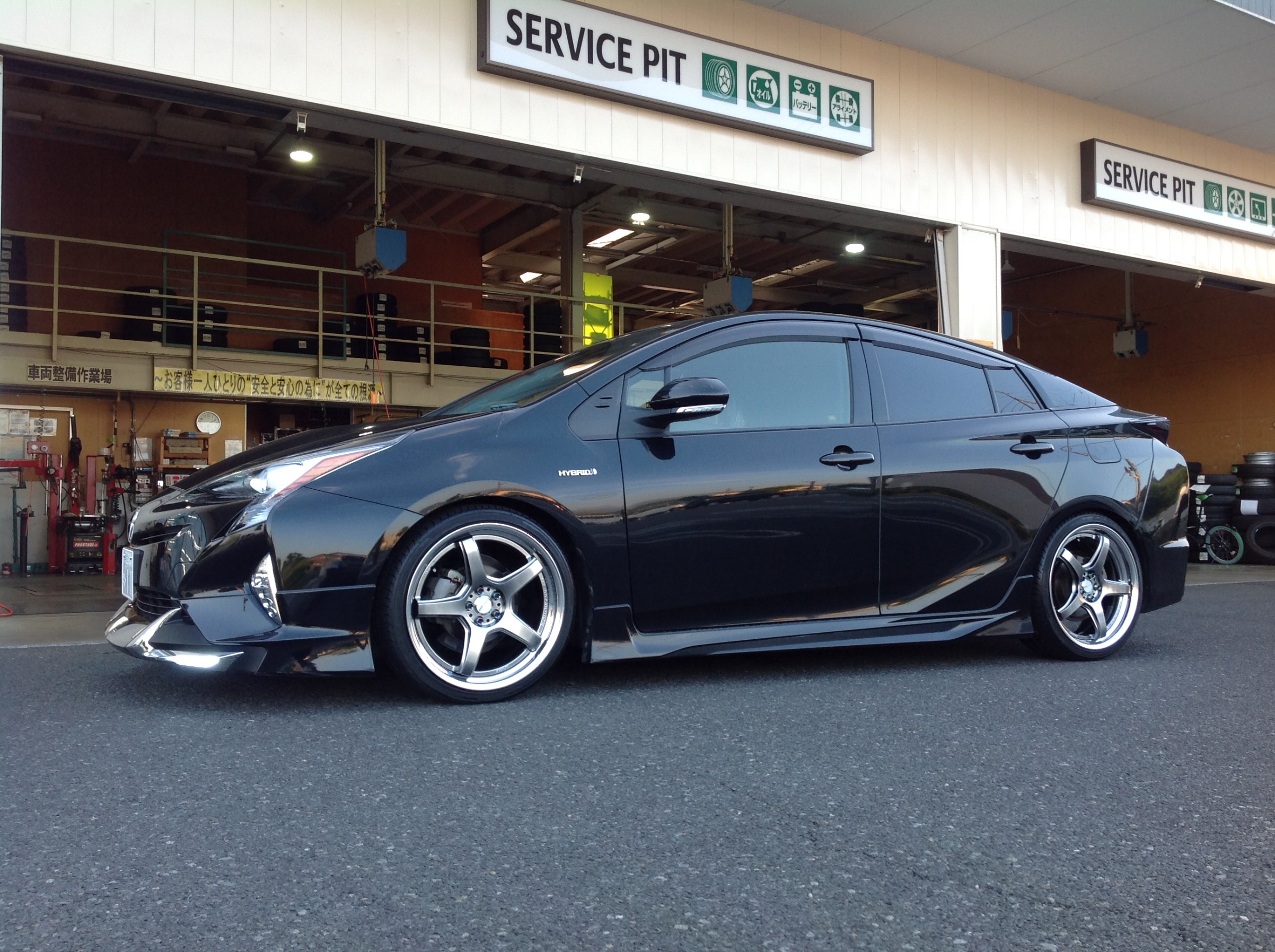 WORK wheels × トヨタプリウス | 店舗おススメ情報 | タイヤ館