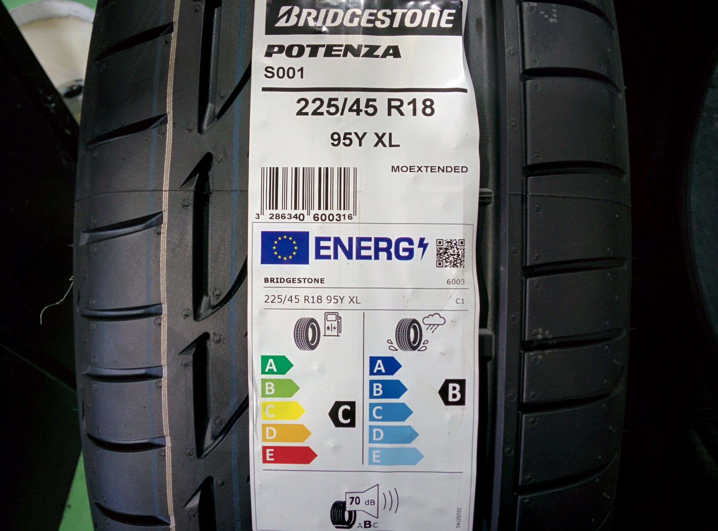 タイヤ交換】メルセデス・ベンツ Cクラス W205 F:225/45R18 R:245