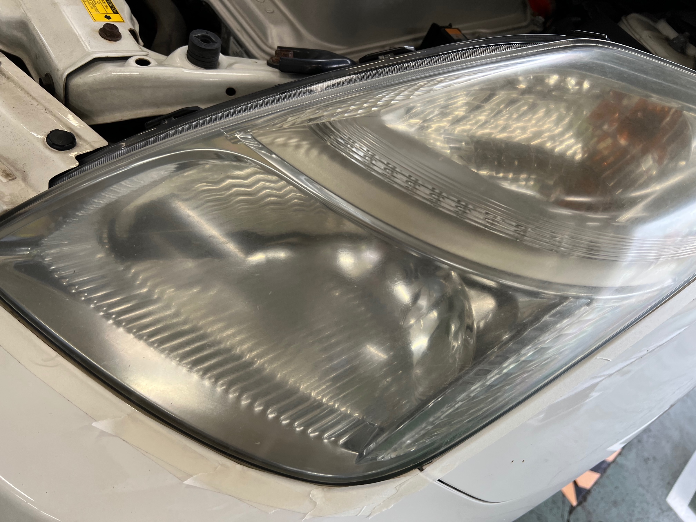 トヨタ　プリウス　ヘッドライト　コーティング