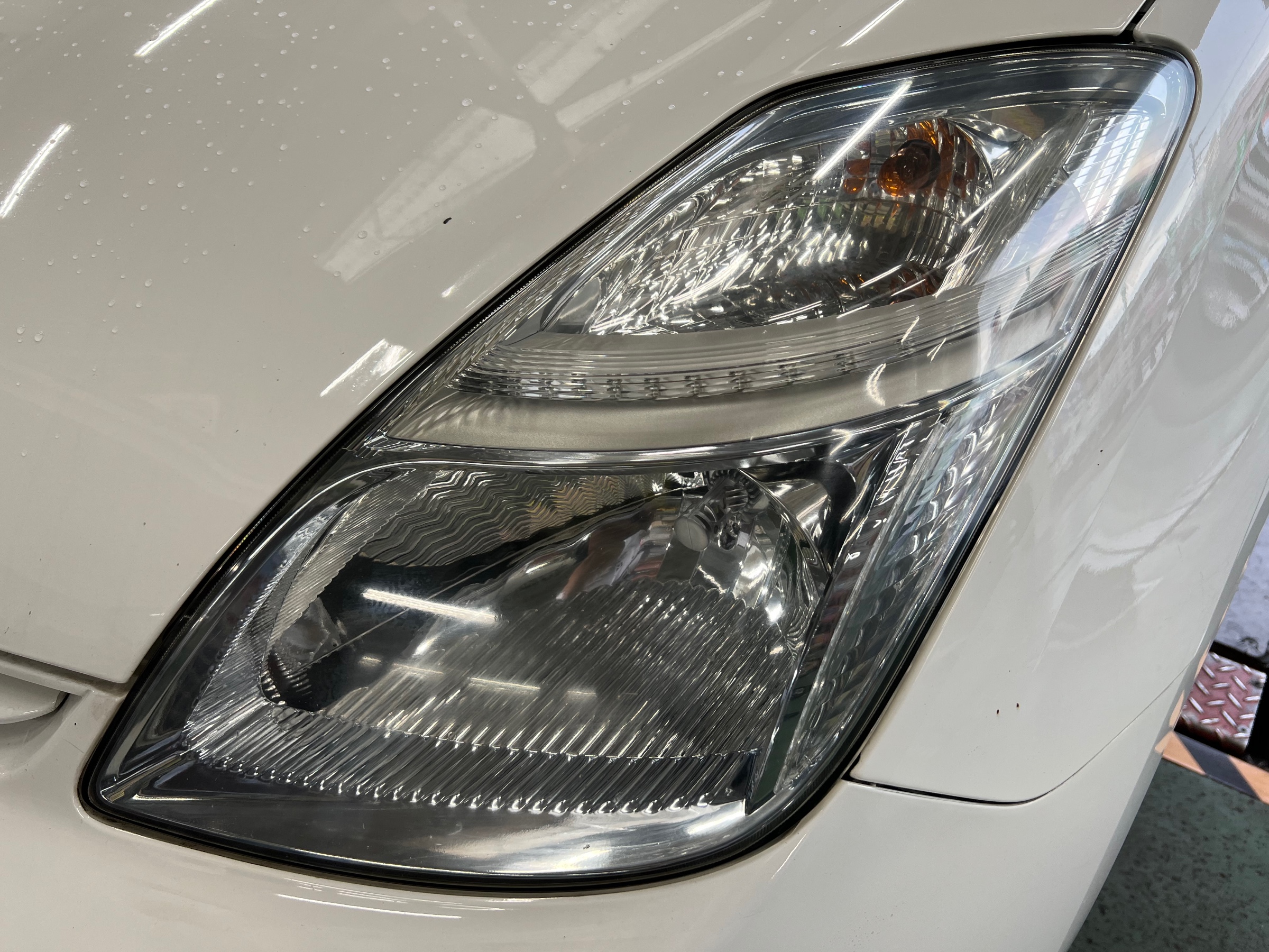 トヨタ　プリウス　ヘッドライト　コーティング