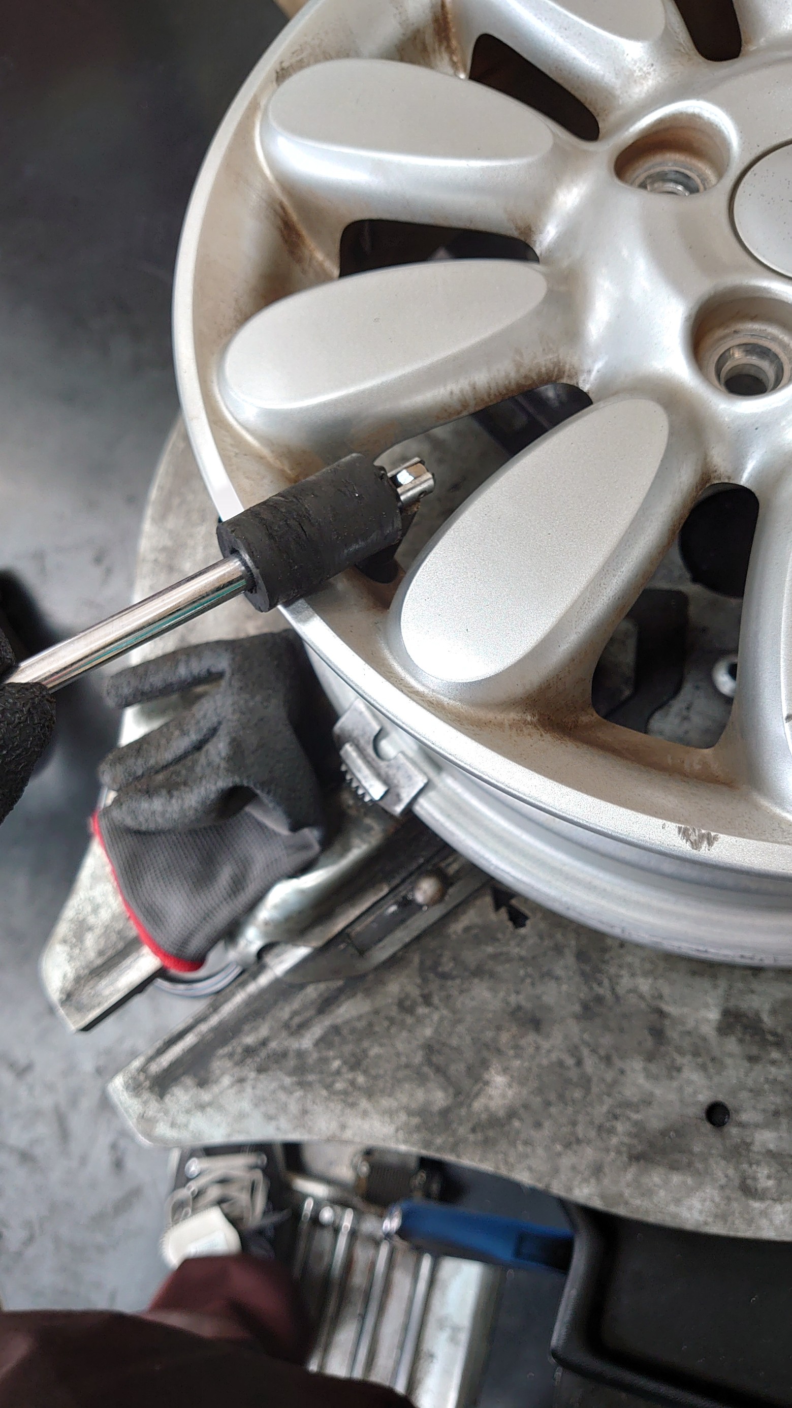 スズキ ラパン タイヤ交換+アライメント調整 155/65R14 REGNO（レグノ