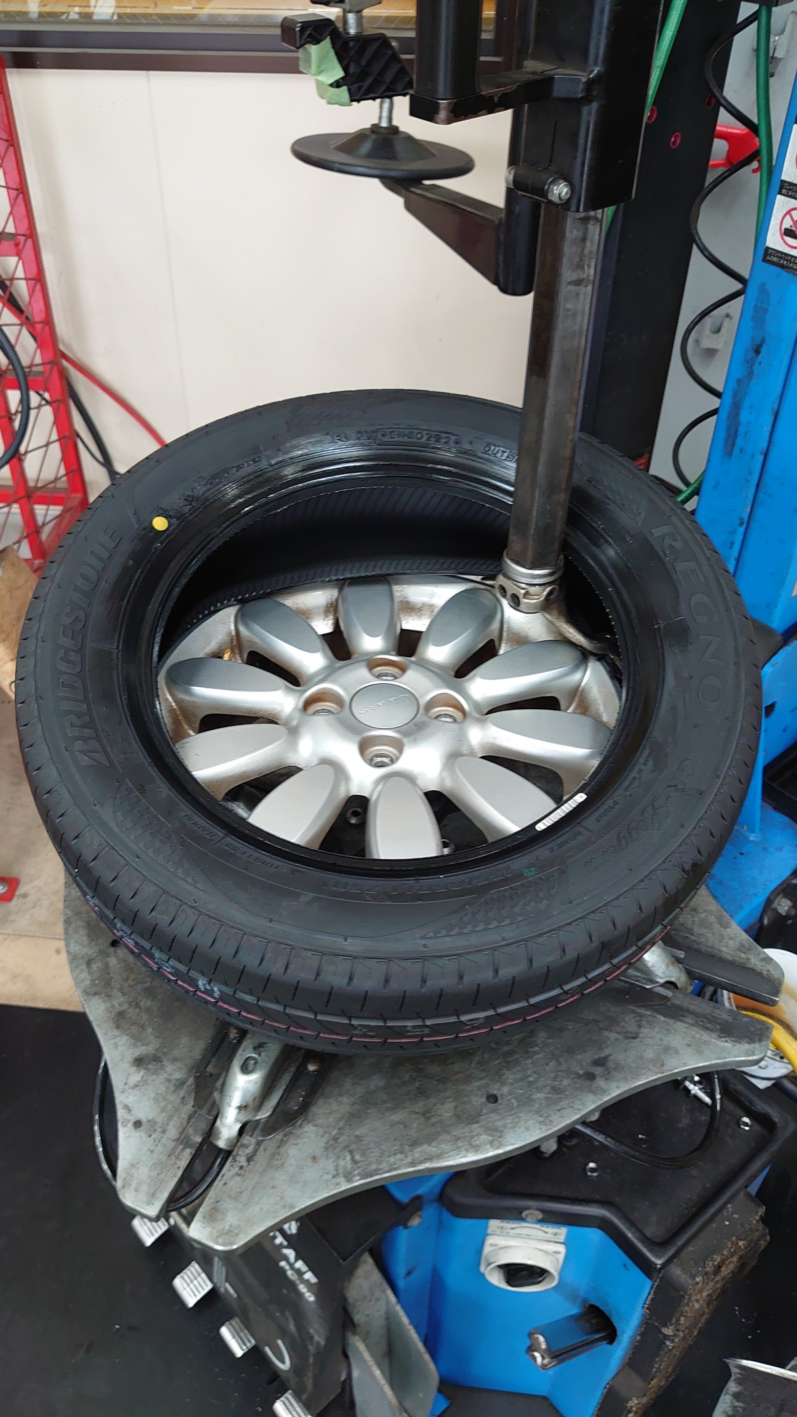 スズキ ラパン タイヤ交換+アライメント調整 155/65R14 REGNO（レグノ