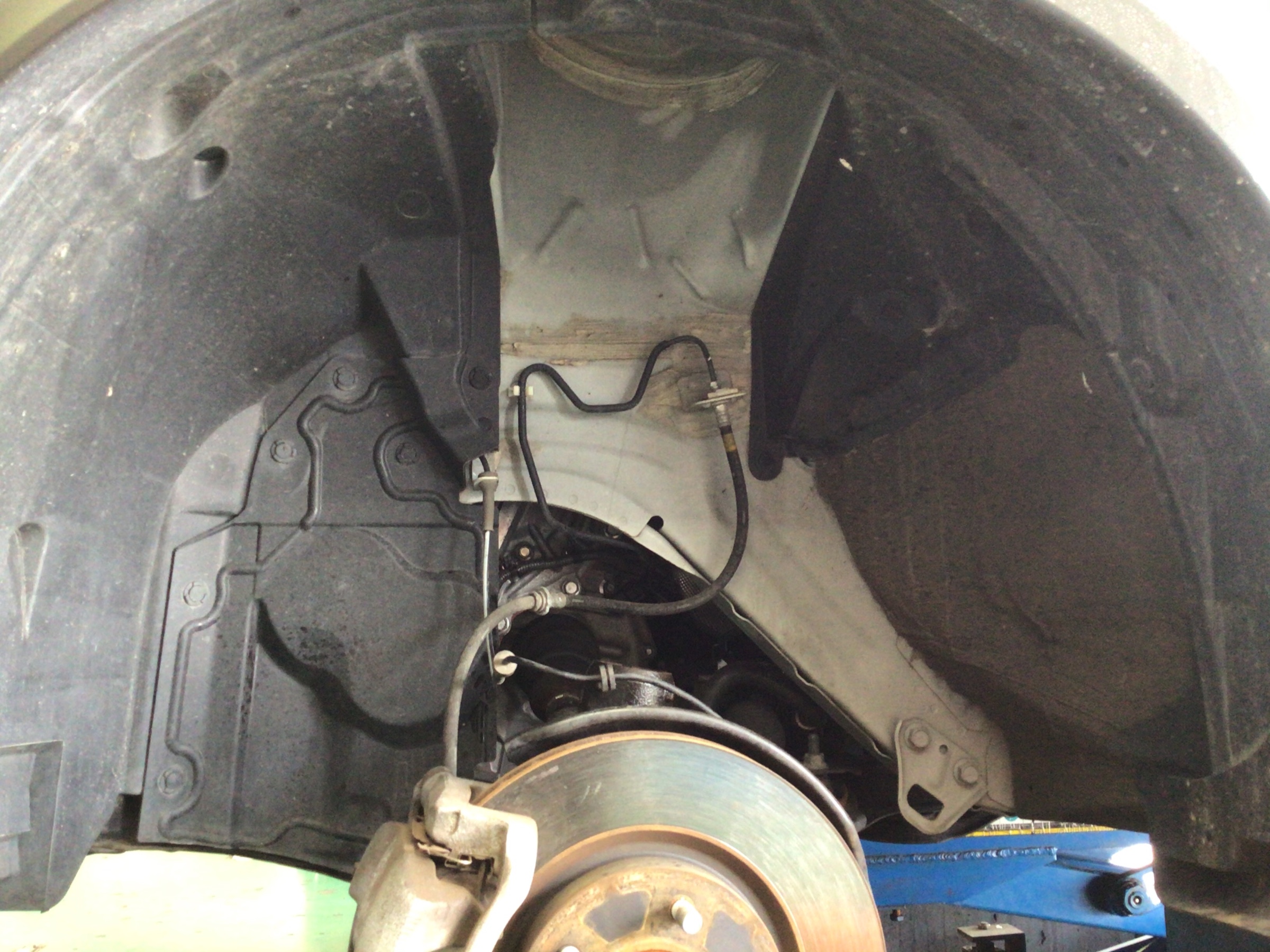 足廻り交換作業（テイン ストリートアドバンスZ4） 日産