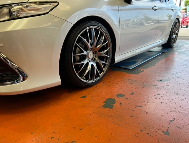 トヨタ カムリ アルミホイール交換 RAYS HOMURA 2X9PLUS | 店舗お