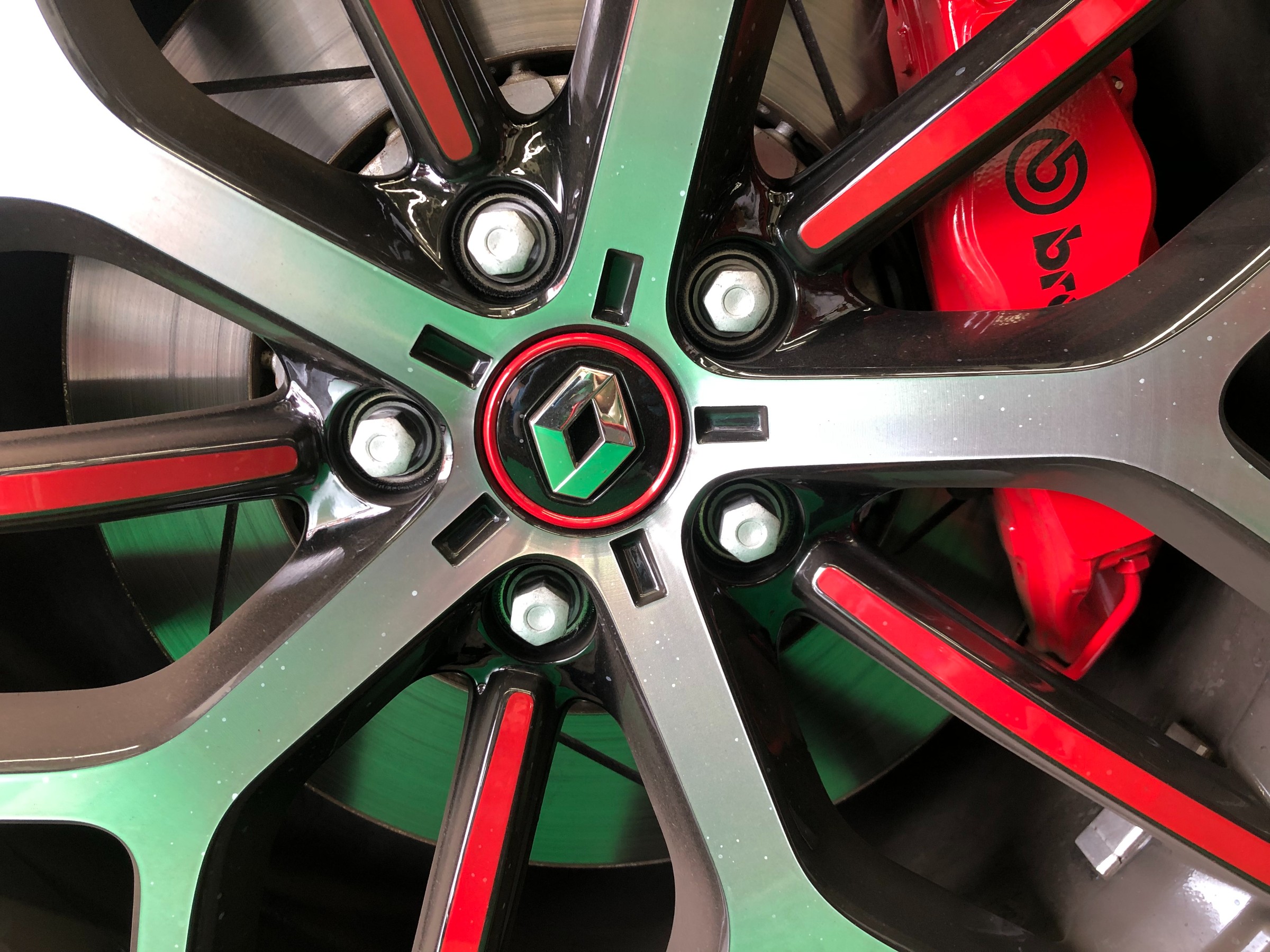 輸入車 純正ボルト交換 メガーヌ | 店舗おススメ情報 | タイヤ館 瀬谷