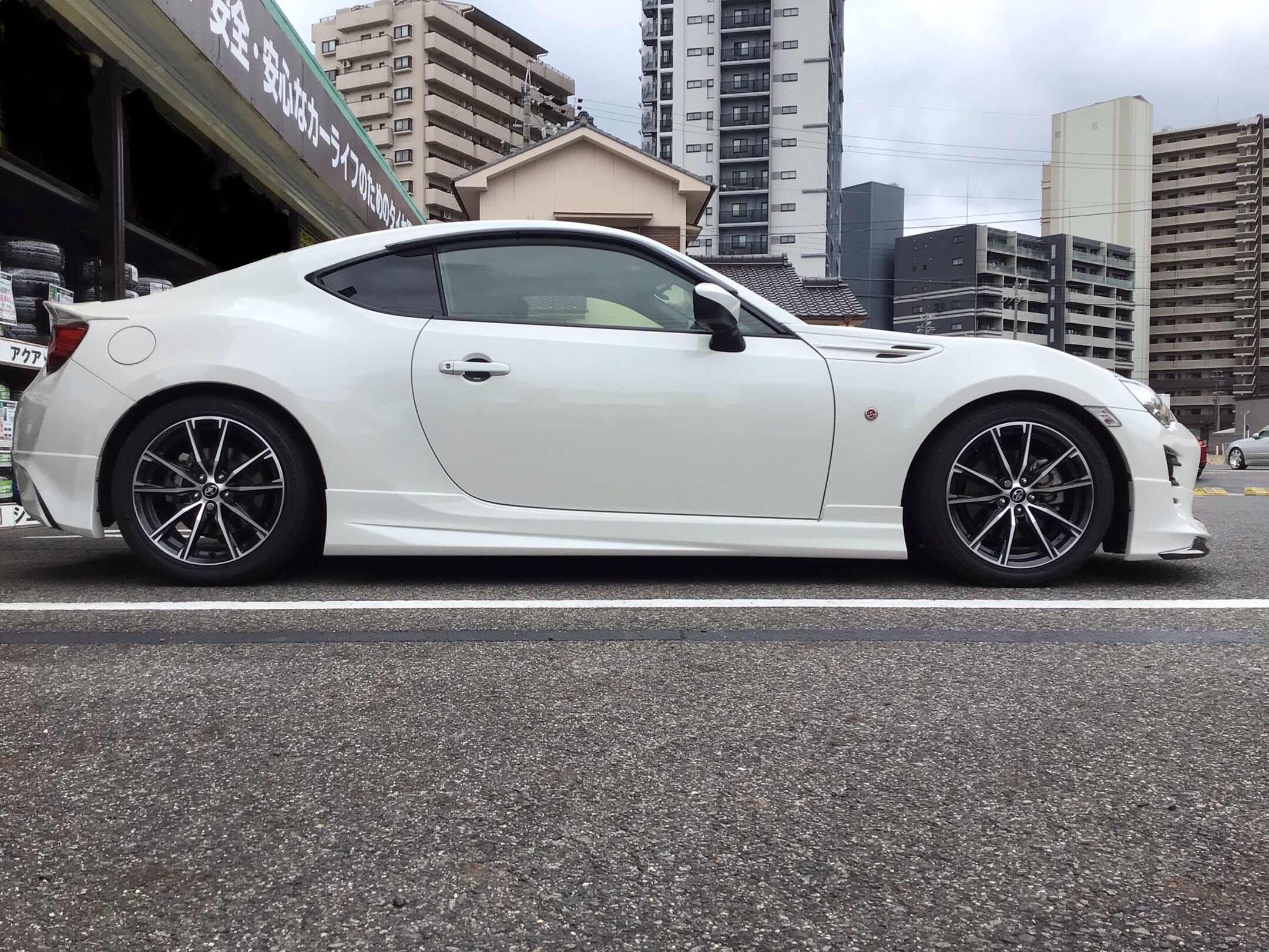 足廻り交換作業（クスコ ストリートZERO A） トヨタ・86 | 店舗お