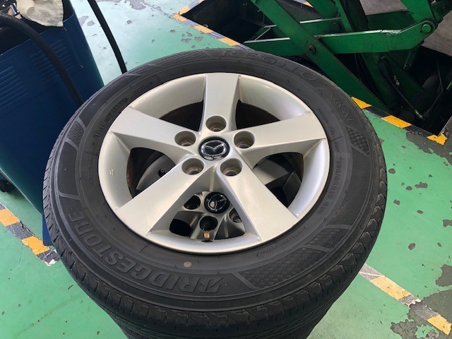 ノーマルタイヤ 195/65R15 ホイル付 マツダプレマシー 使用期間