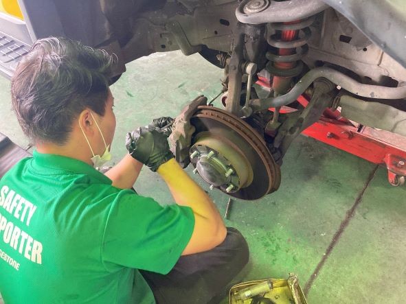 トヨタ FJクルーザー ブレーキパッド交換！( ﾟДﾟ)９ | タイヤ館大石の
