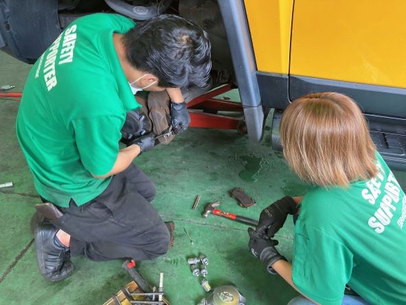 トヨタ FJクルーザー ブレーキパッド交換！( ﾟДﾟ)９ | タイヤ館大石の